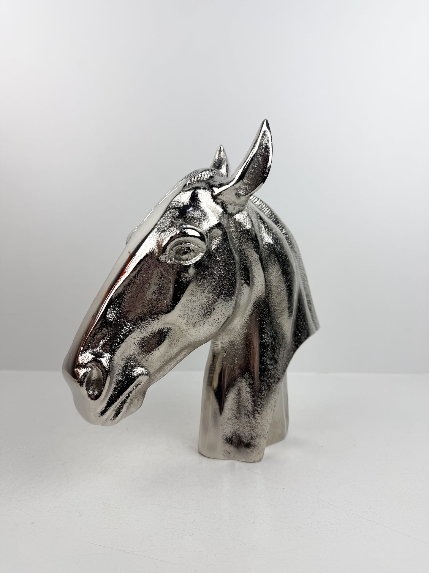 Sculpture de tête de cheval en métal argenté