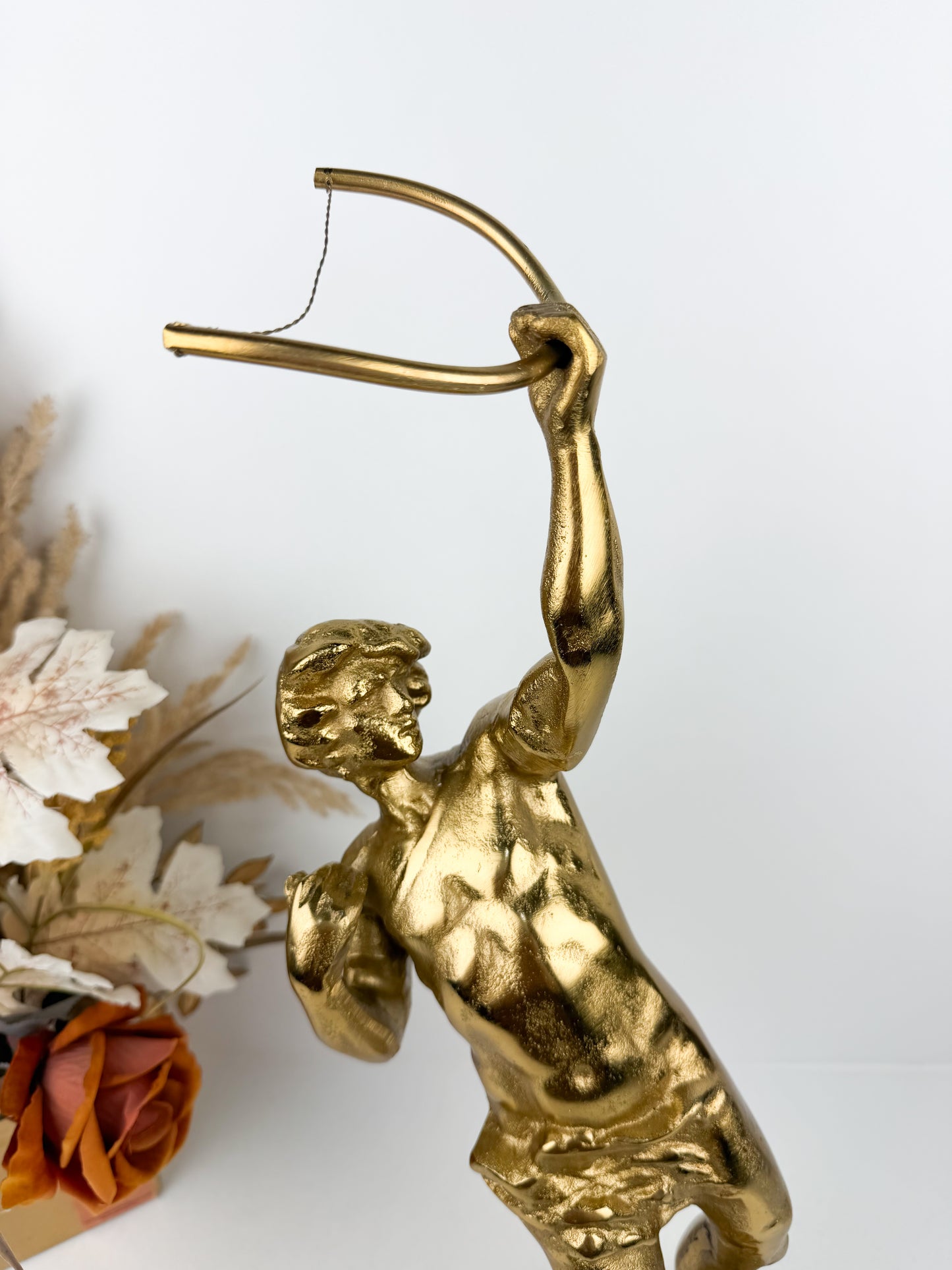 Grande figure sculpture en bronze doré patiné