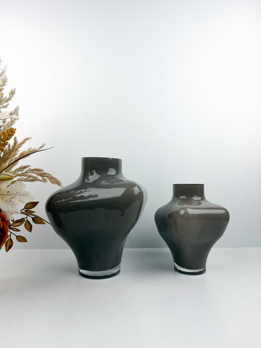 Duo de vases géométriques aux lignes épurées et modernes