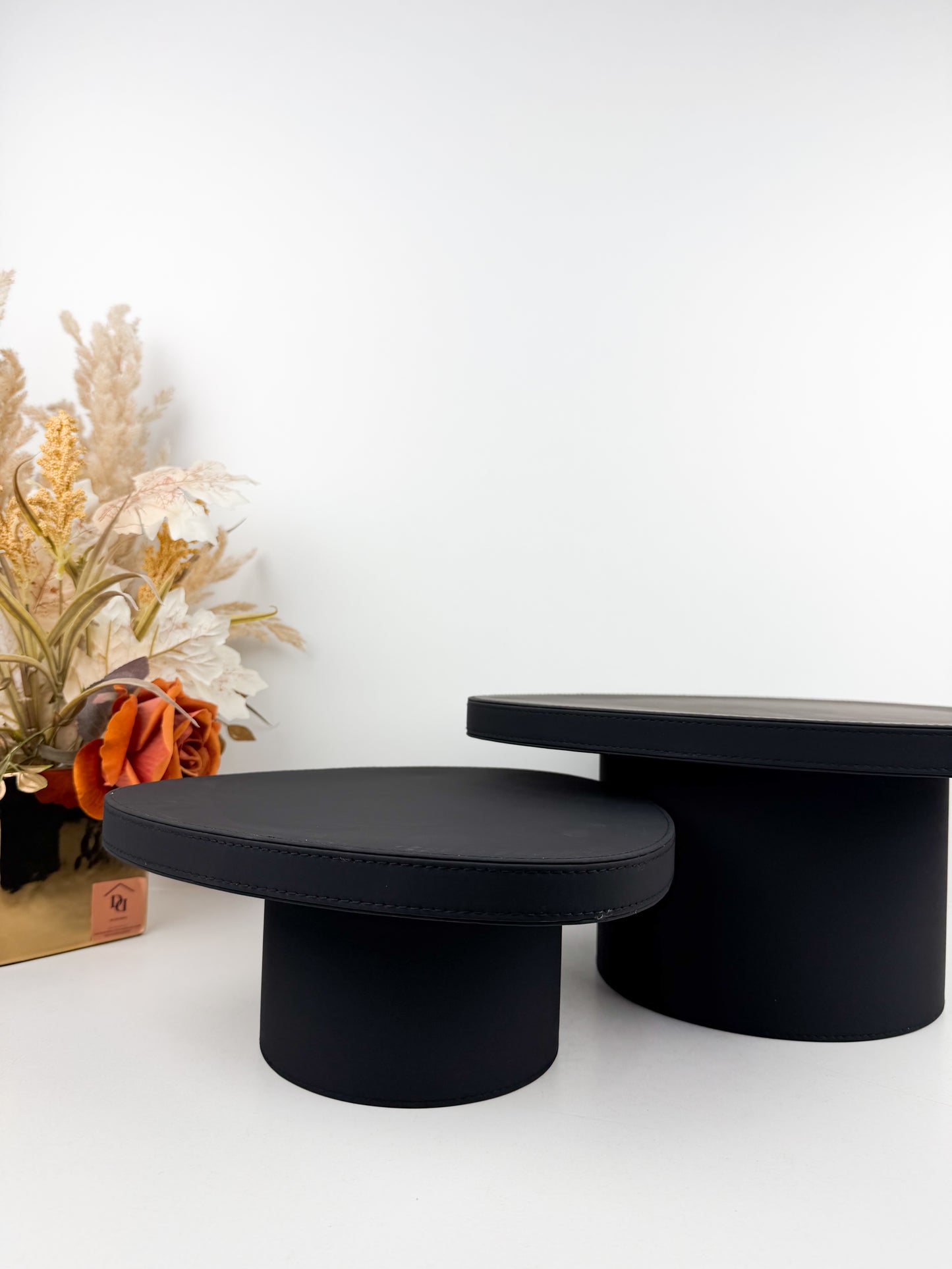 Supports décoratifs de présentation en cuir de haute qualité en forme de triangle
