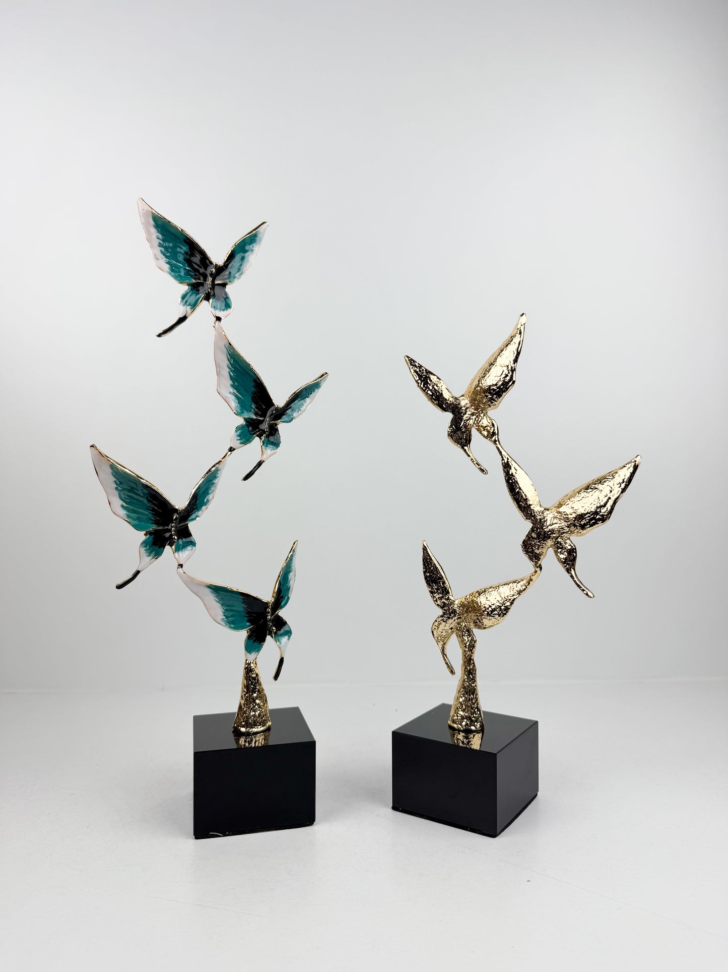Sculptures décoratives de papillons stylisés  modernes incarnant l'élégance