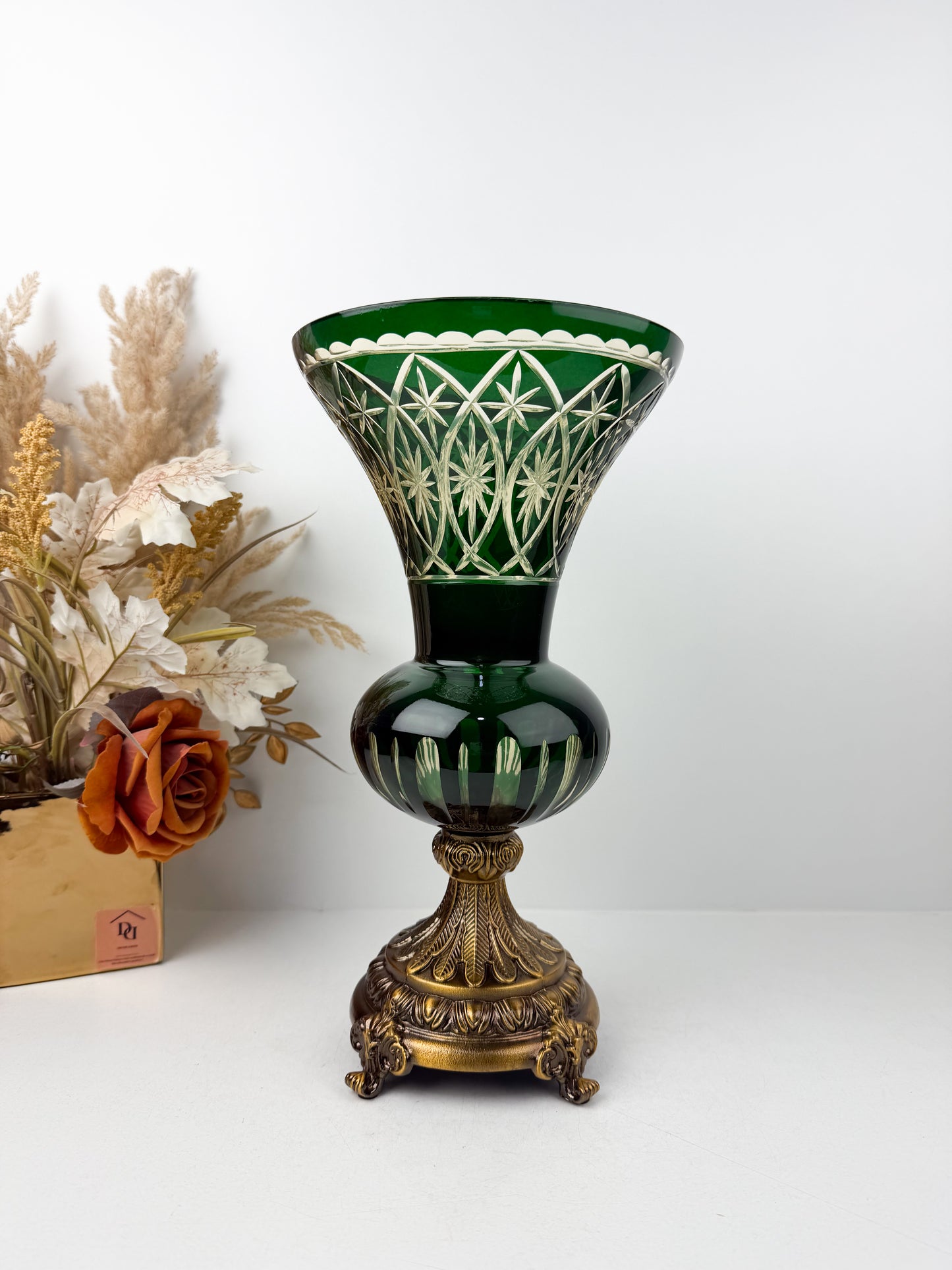 Présentoir royal en verre de haute qualité orné de cristal vert sophistiqué