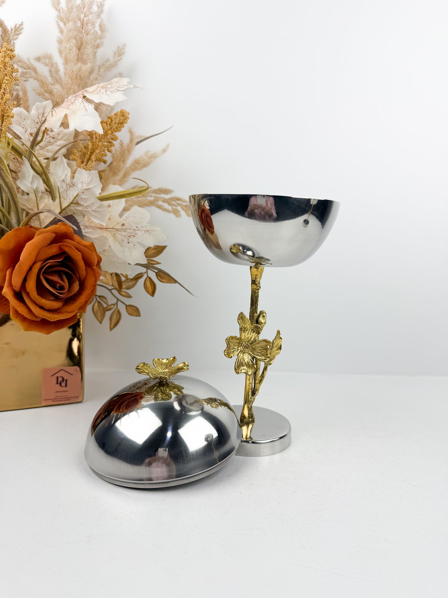 Duo d'encensoirs en métal argenté aux finitions florales