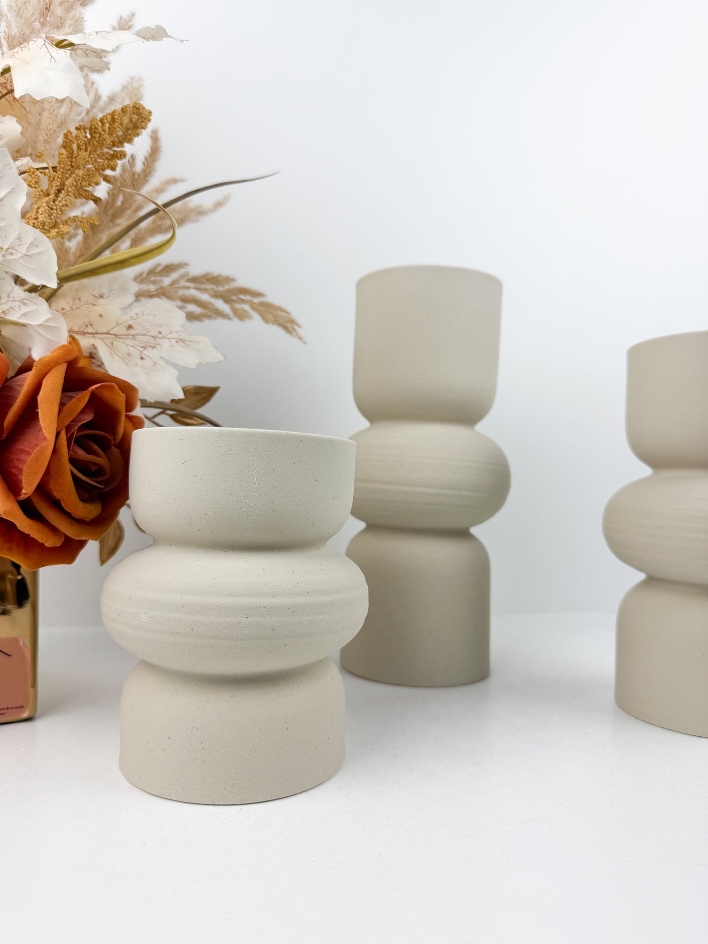 Trio de vases en céramique aux finitions blanc mat