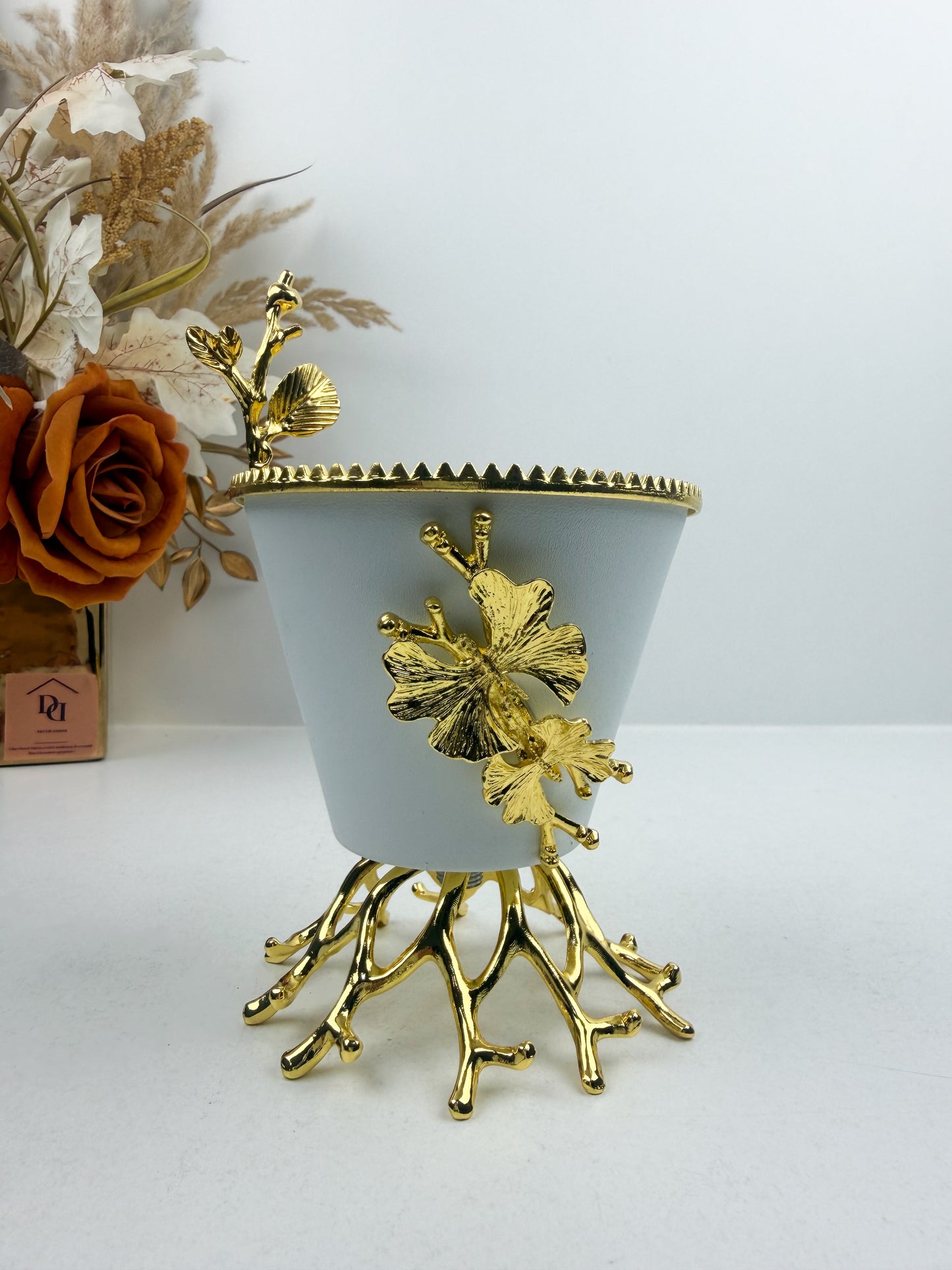 Brûleur d'encens blanc en forme de racines