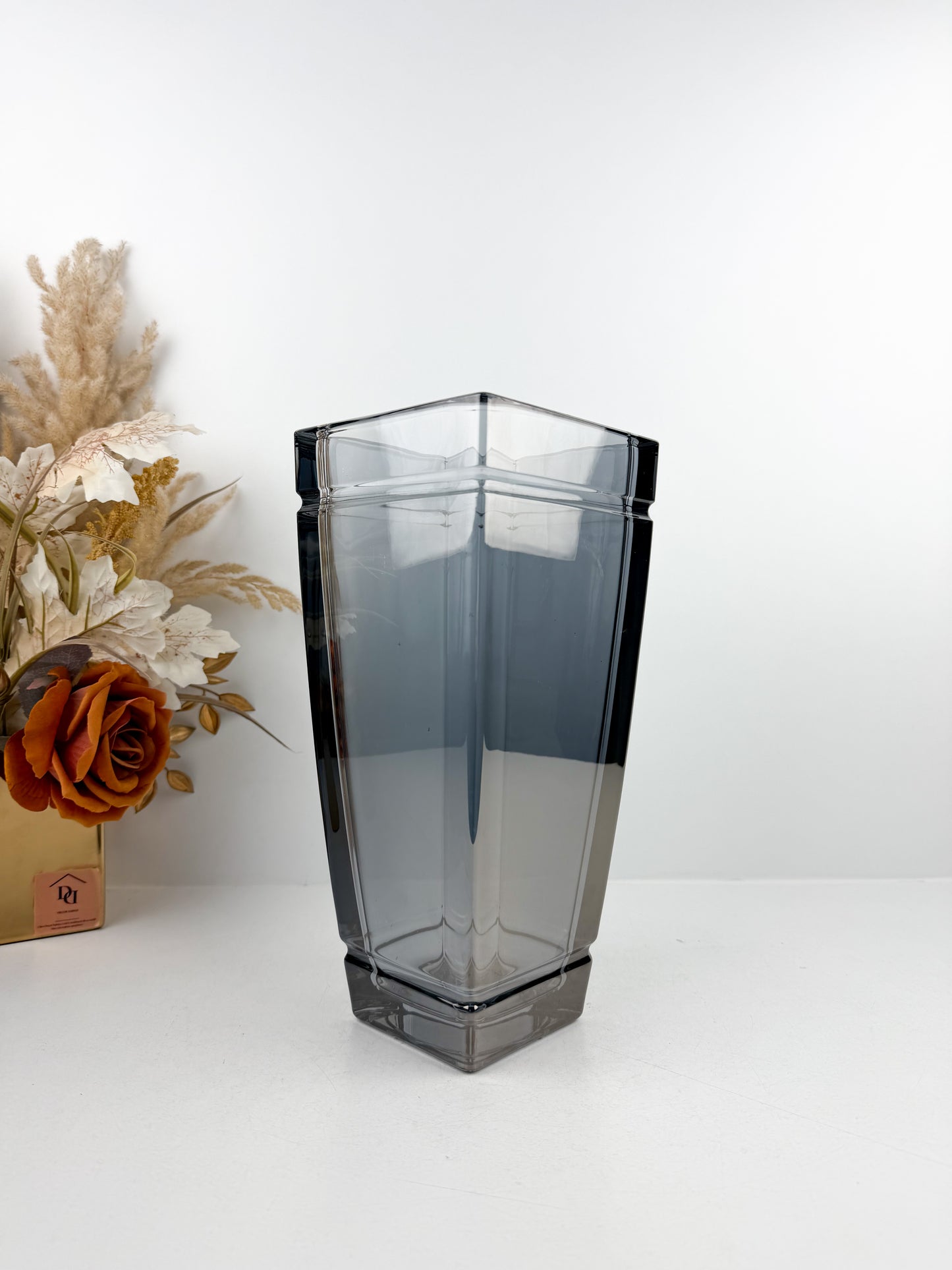 Vase décoratif gris élégant en cristal