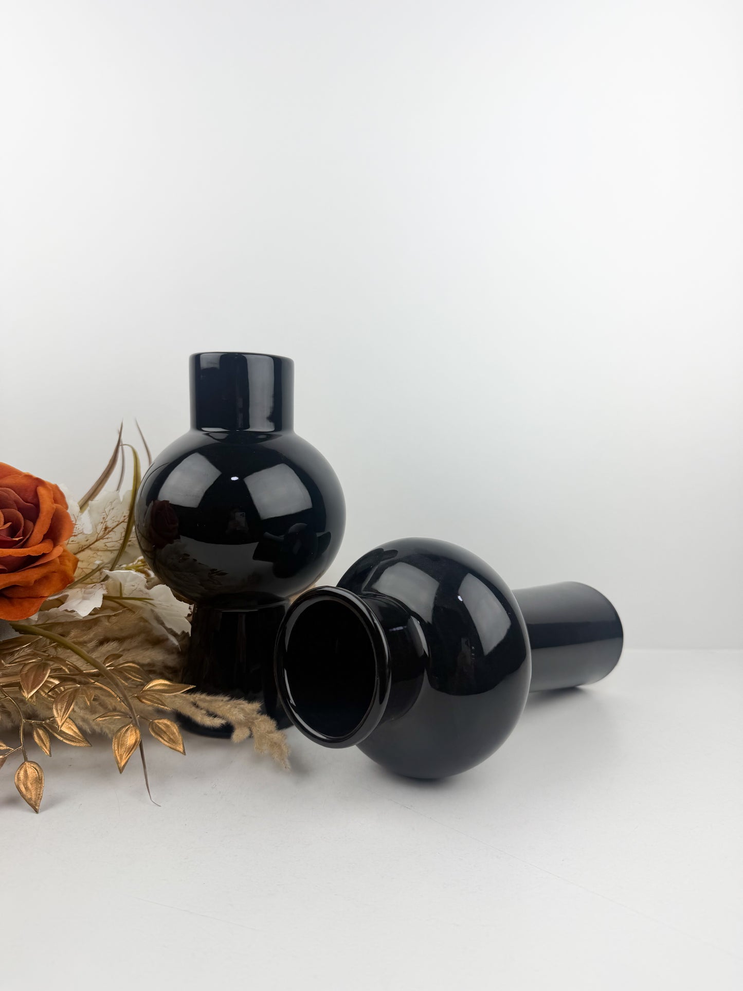 Duo vase en céramique noire au design résolument moderne