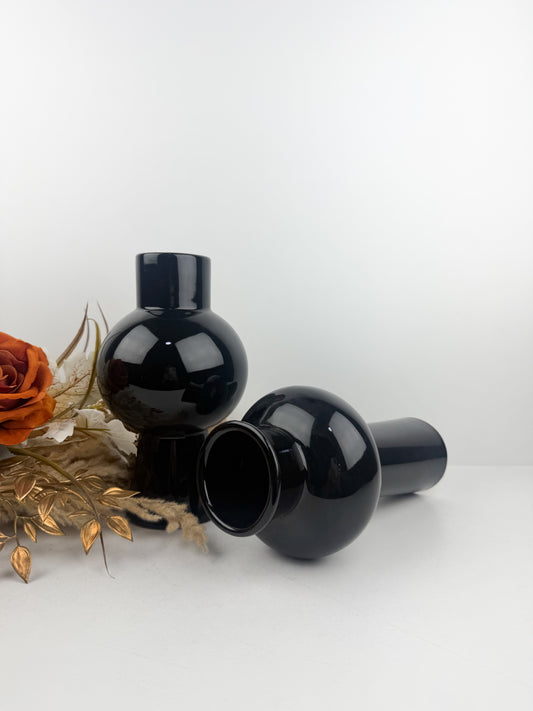 Duo vase en céramique noire au design résolument moderne