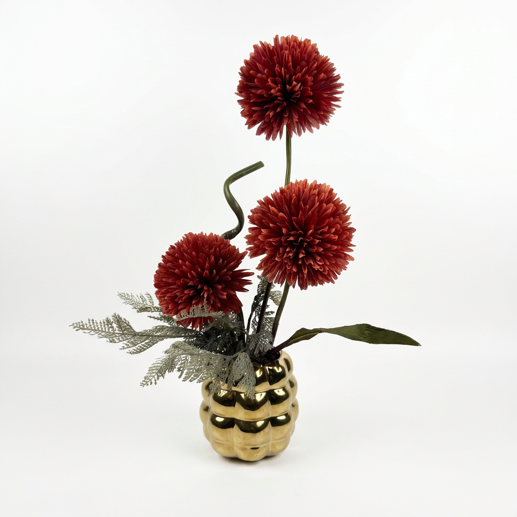 Fleurs artificielles élégantes en forme de pompons rouges élégantes.