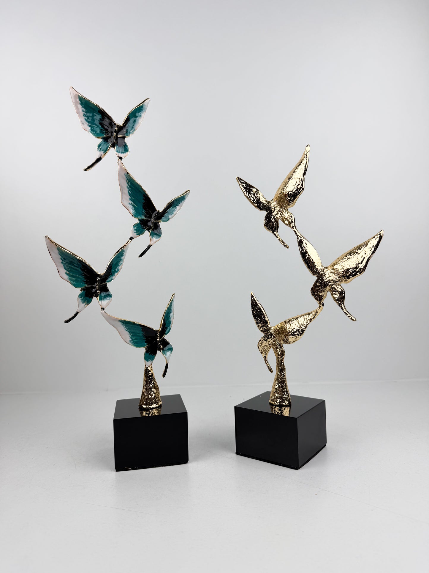Sculptures décoratives de papillons stylisés  modernes incarnant l'élégance