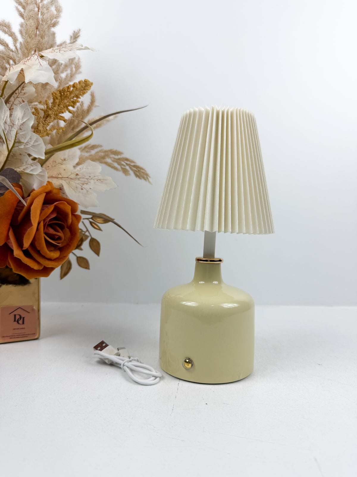 Lampe à poser sans fil rechargeable de pied céramique élégant.