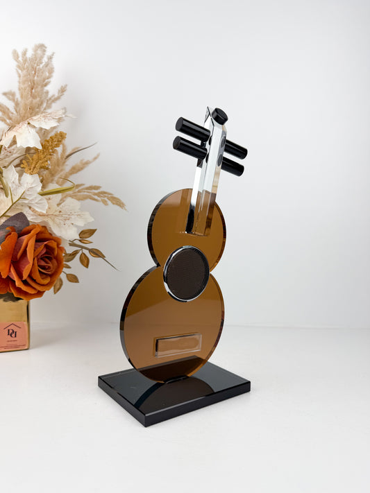 Sculpture décorative en forme de guitare  élégante