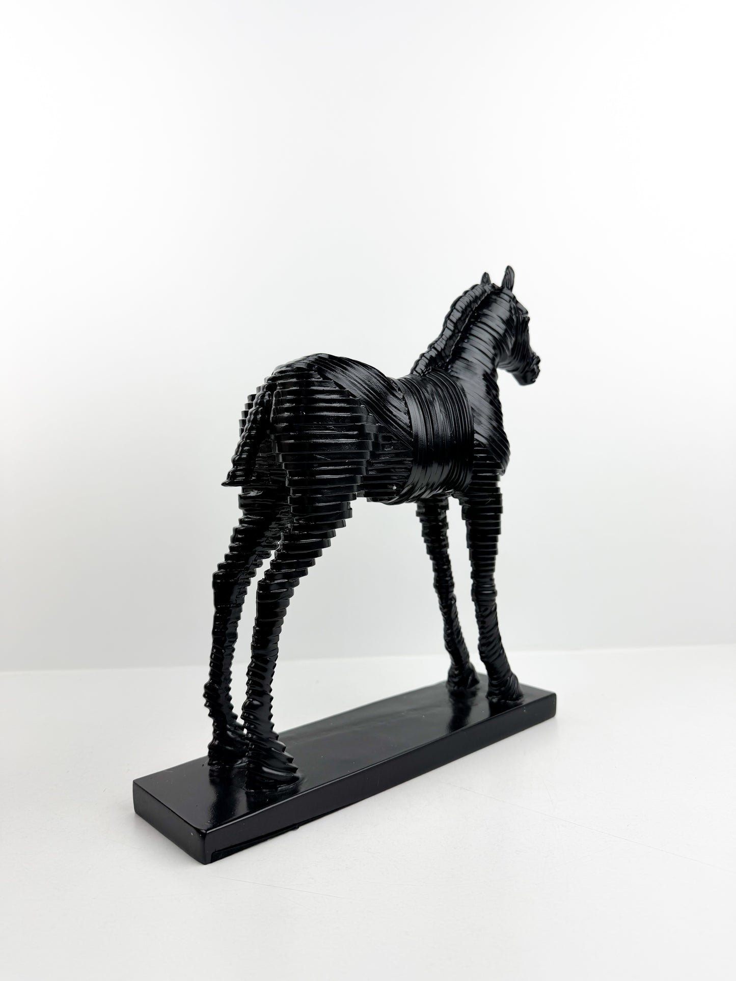 Sculpture de cheval aux finitions noir  élégante