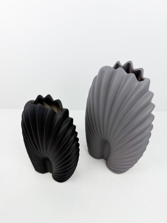 Duo de Vases  en céramique aux formes coquillages