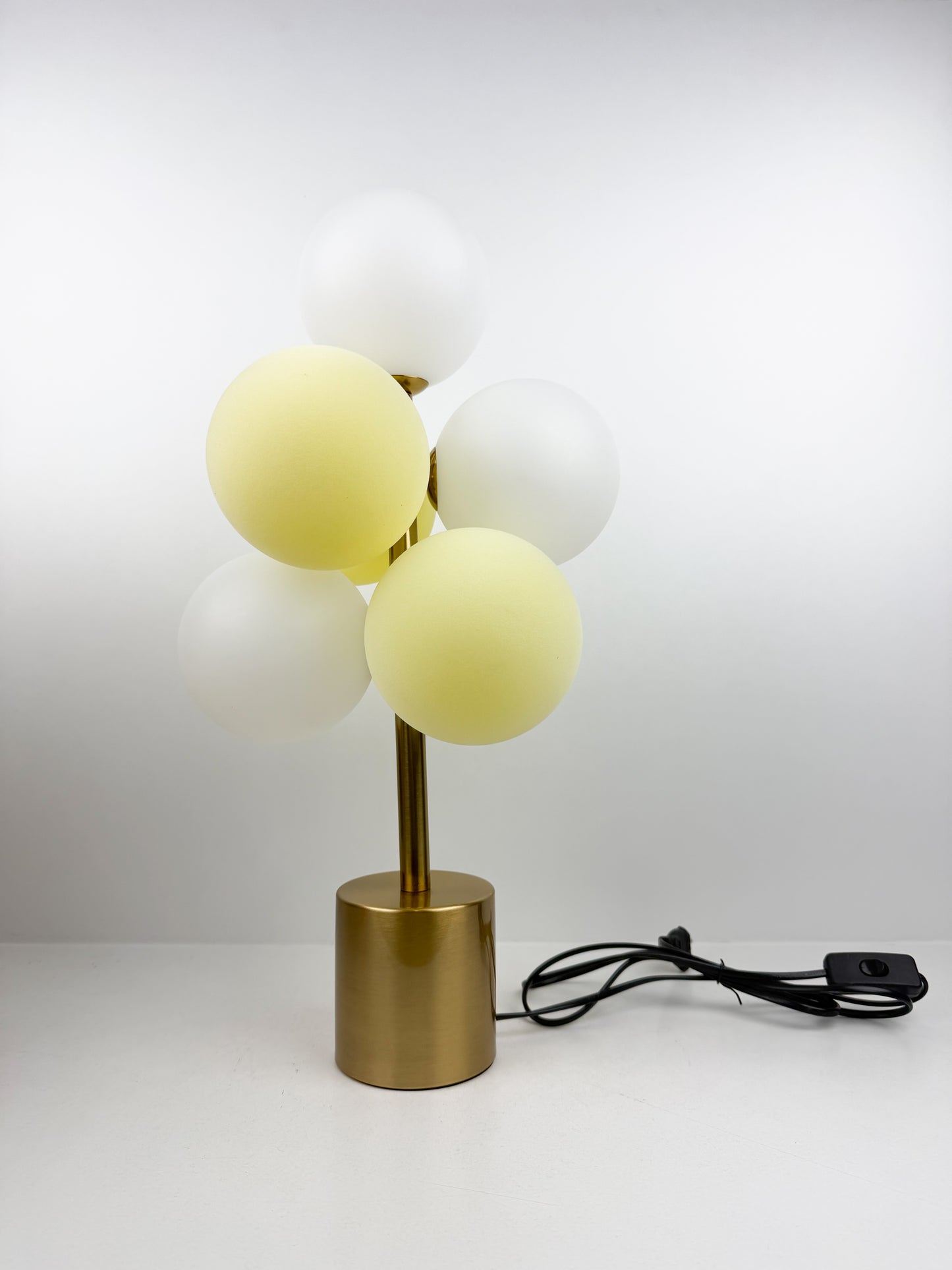 Lampe de design aux lignes épurées et au charme incontestable