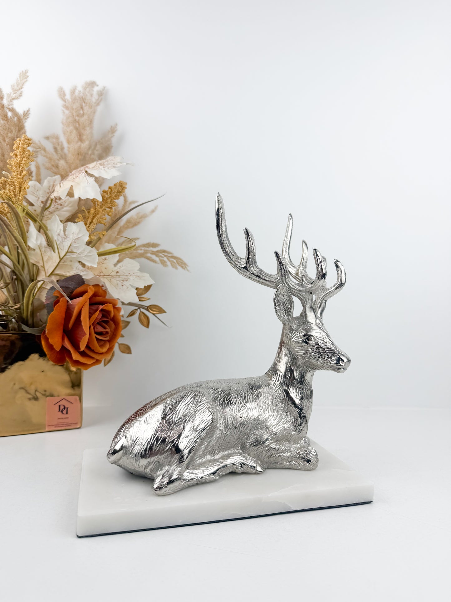 Figurine de gazelle argentée en métal, élégante et raffinée