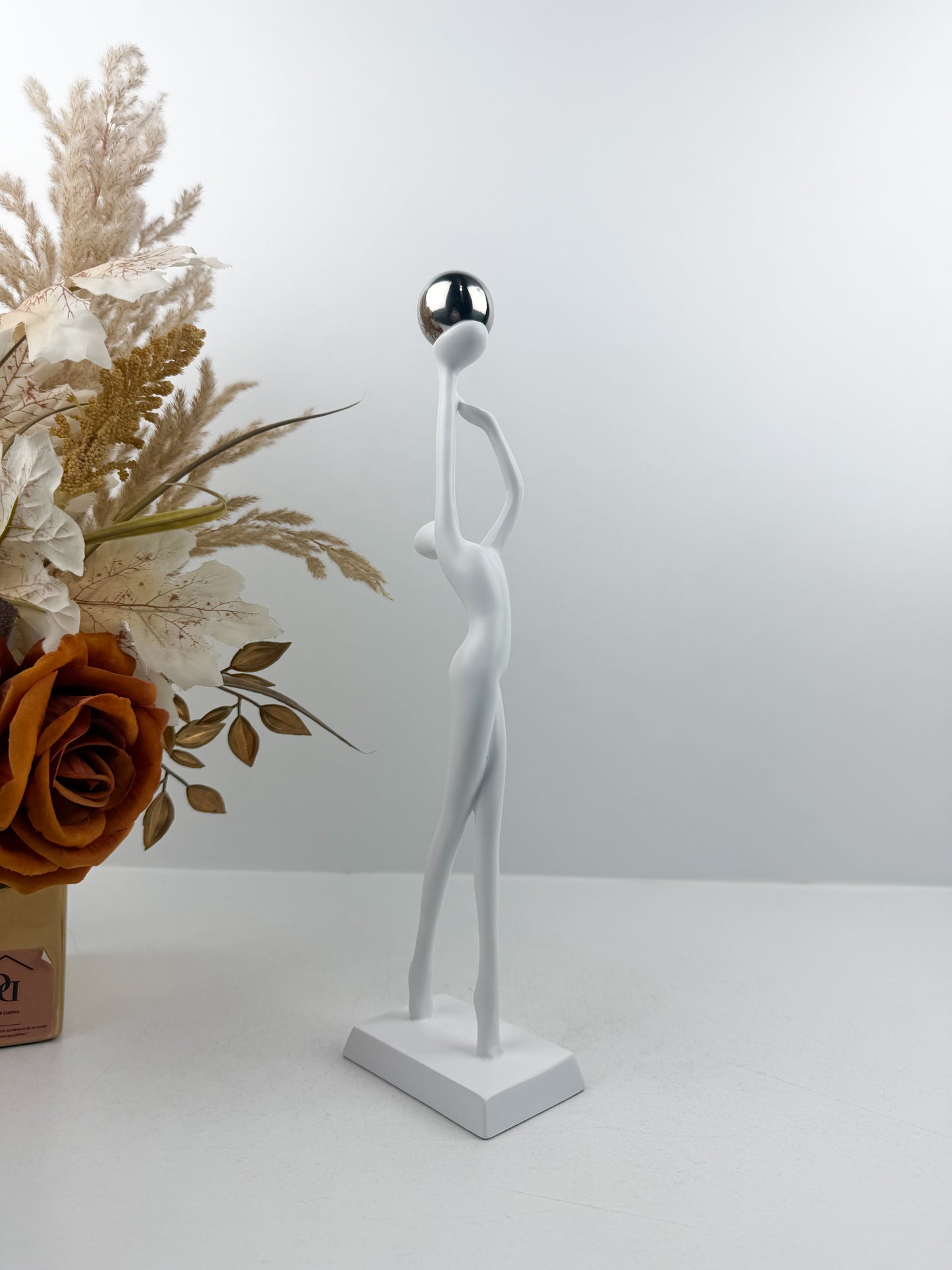 Figurine décorative blanche  en résine