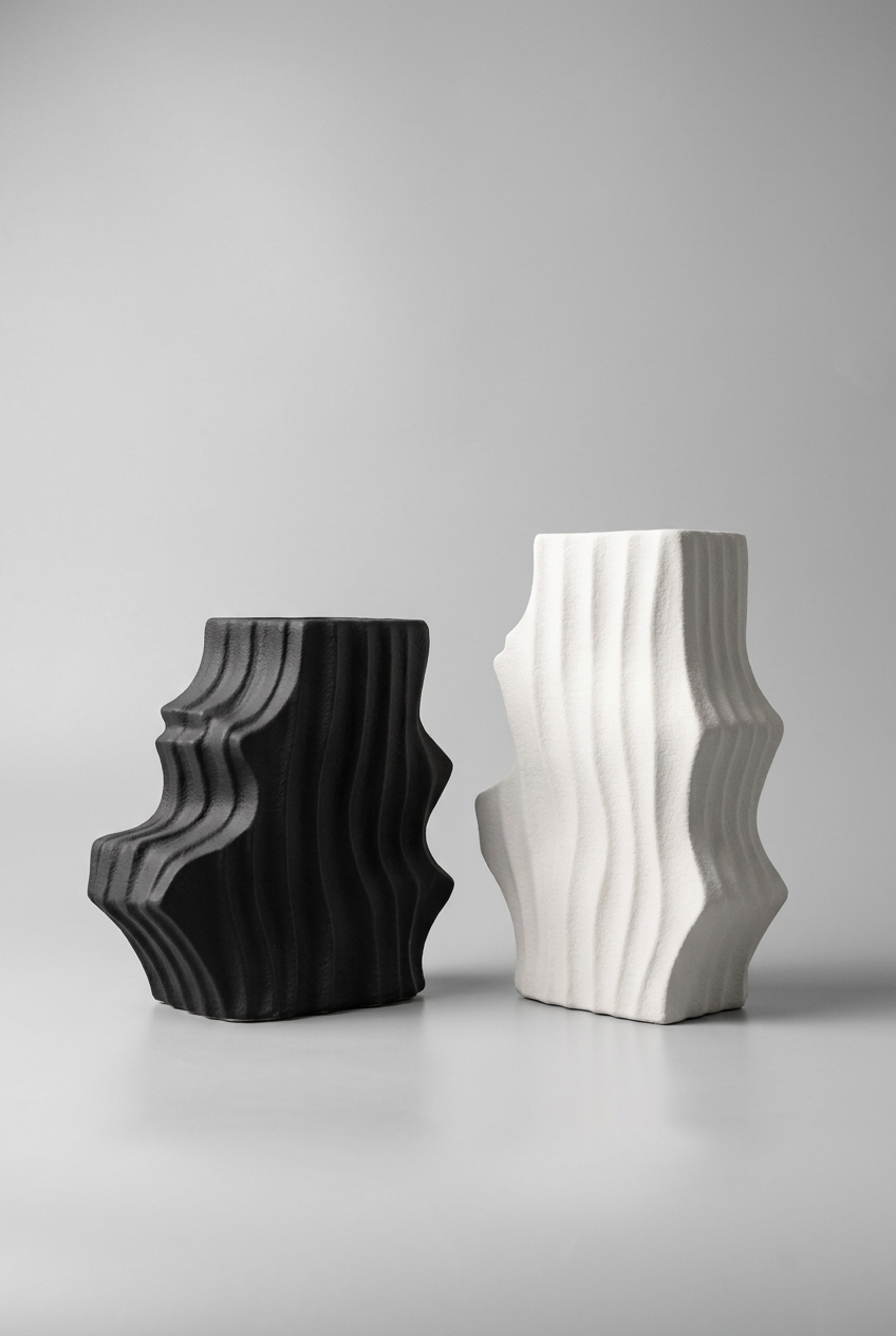 Duo de vases sculptural en céramique alliant élégance et luxe