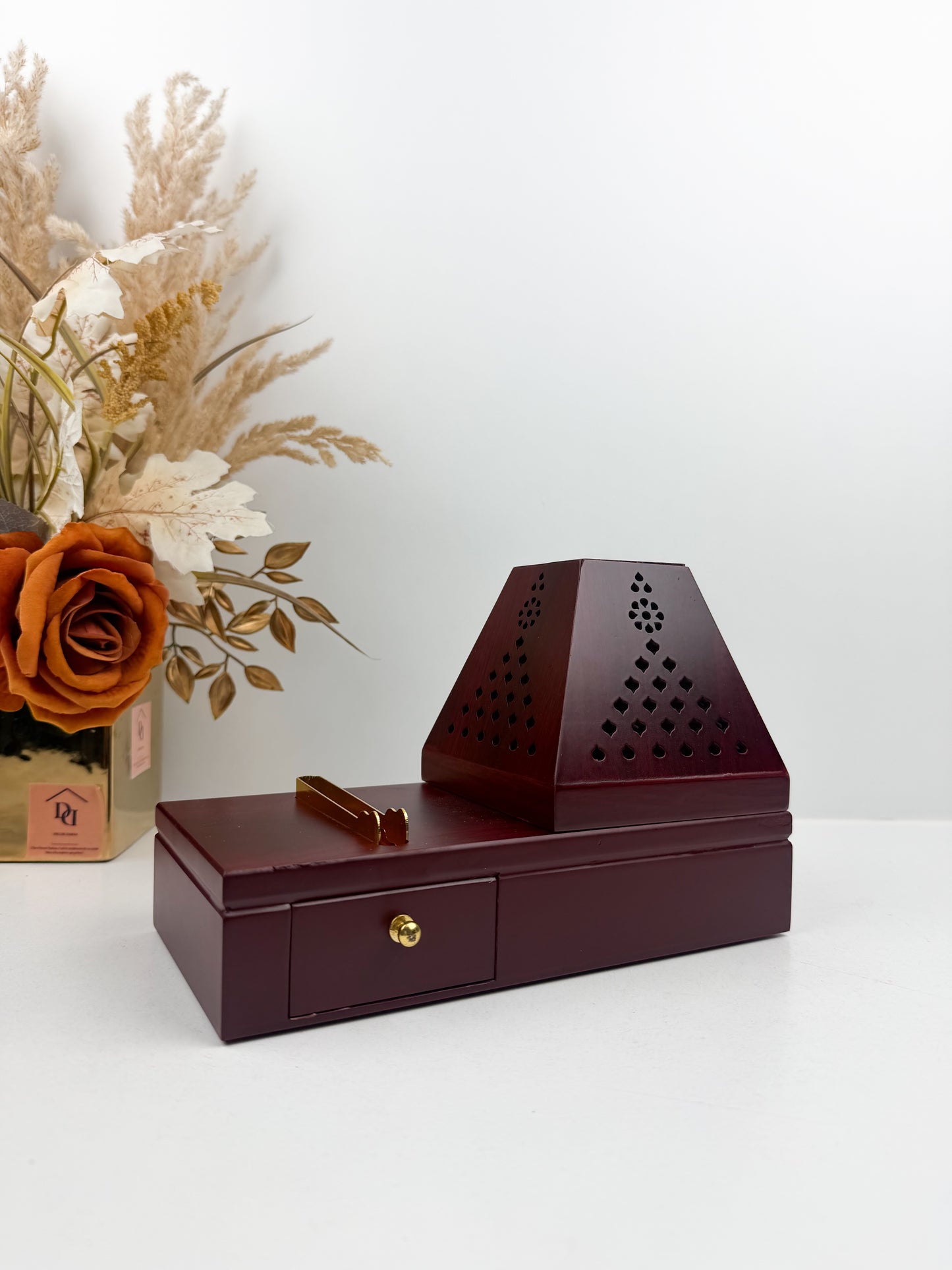 Brûleur d'encens en bois de style traditionnel rouge