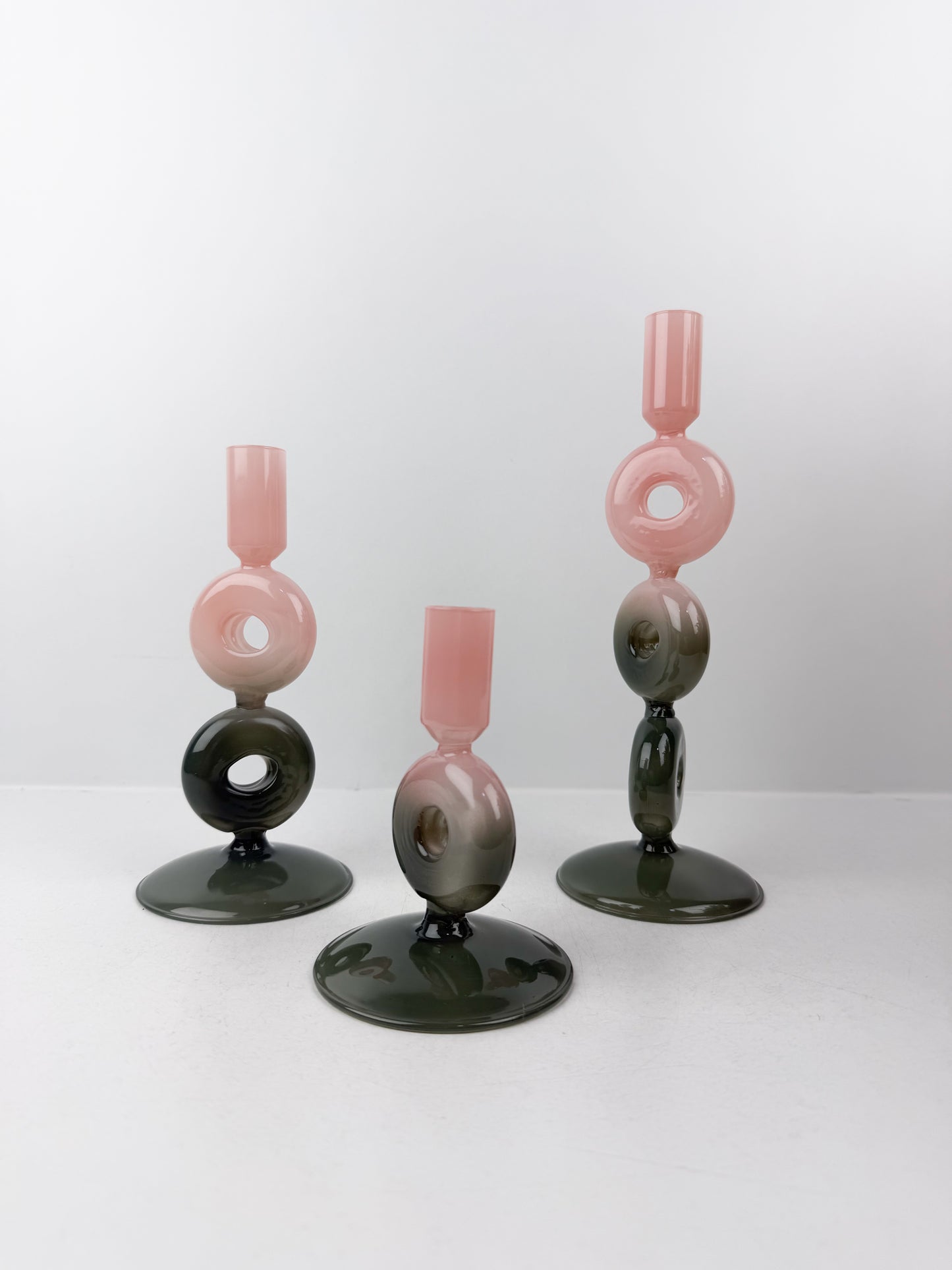 Bougeoirs tendance avec dégradé de couleurs rose et vert