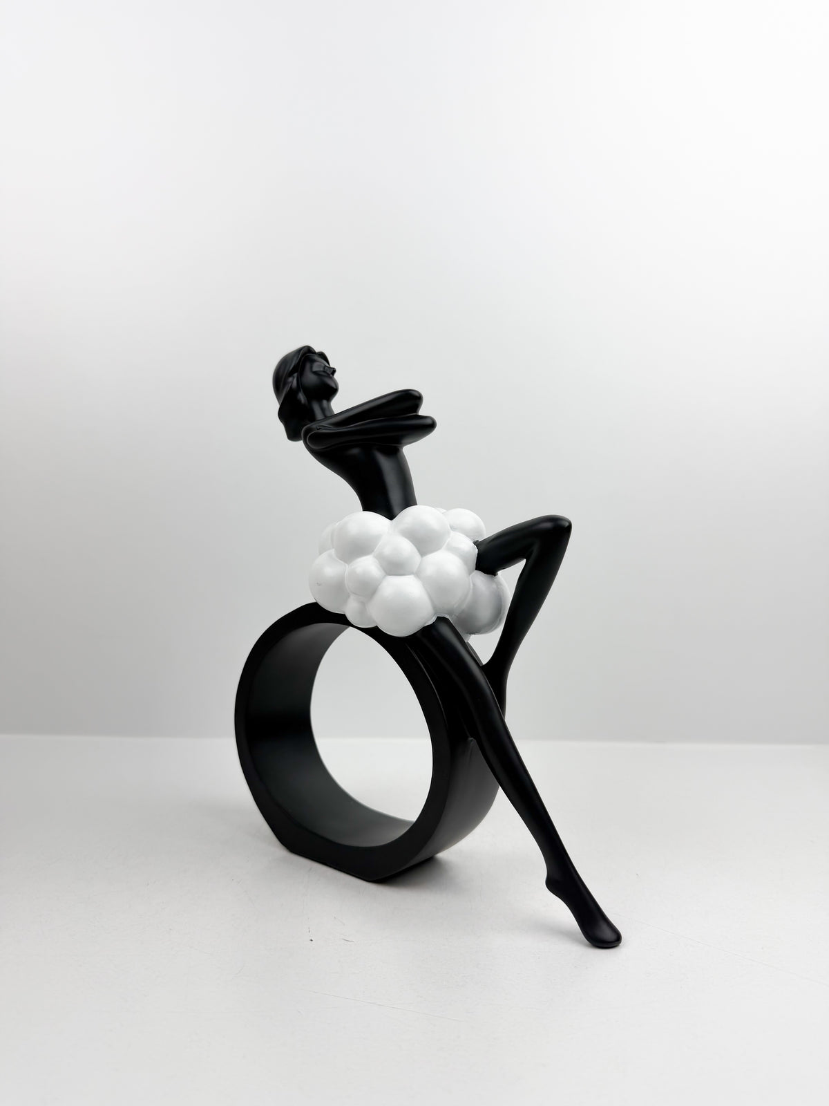 Statuette décorative en résine design de l'équilibre Contemporain.