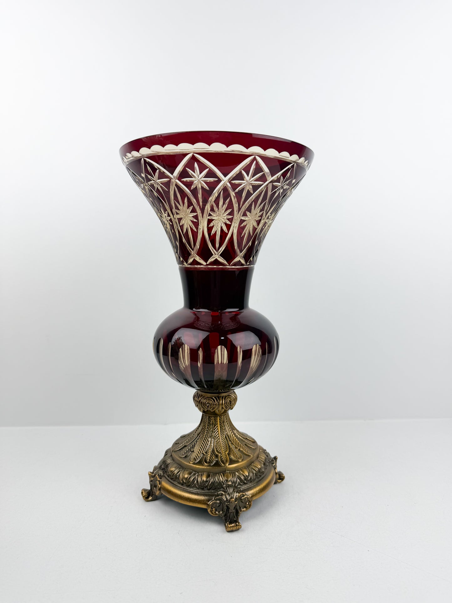 Présentoir royal de haute qualité orné de cristal sophistiqué rouge