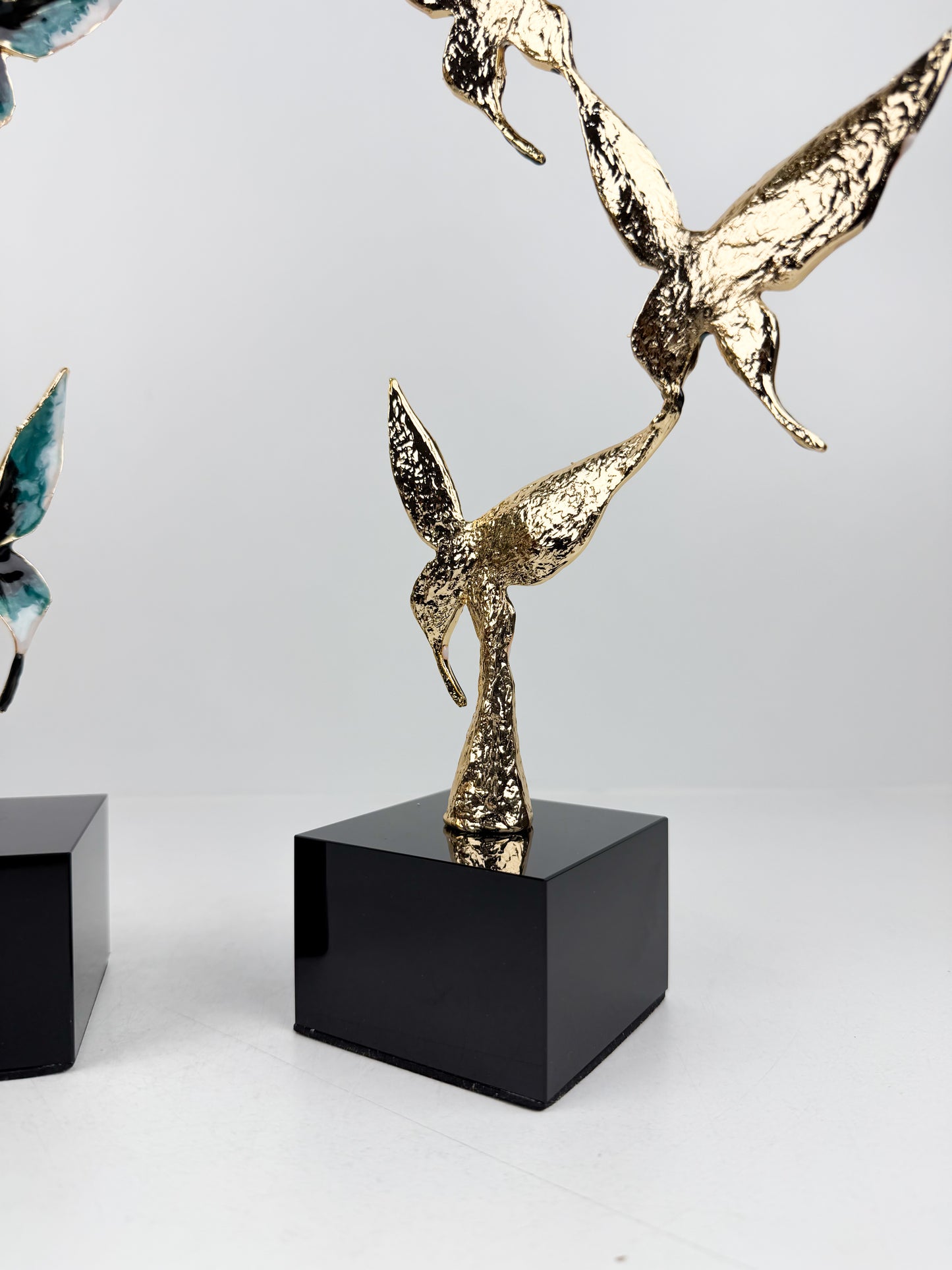 Sculptures décoratives de papillons stylisés  modernes incarnant l'élégance
