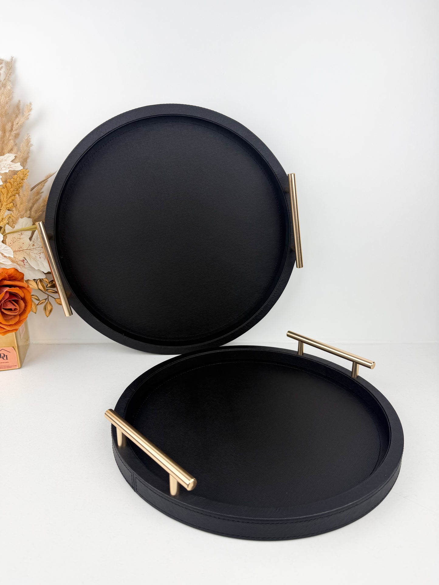 Ensemble de plateaux en cuir avec poignées en métal texturé noir