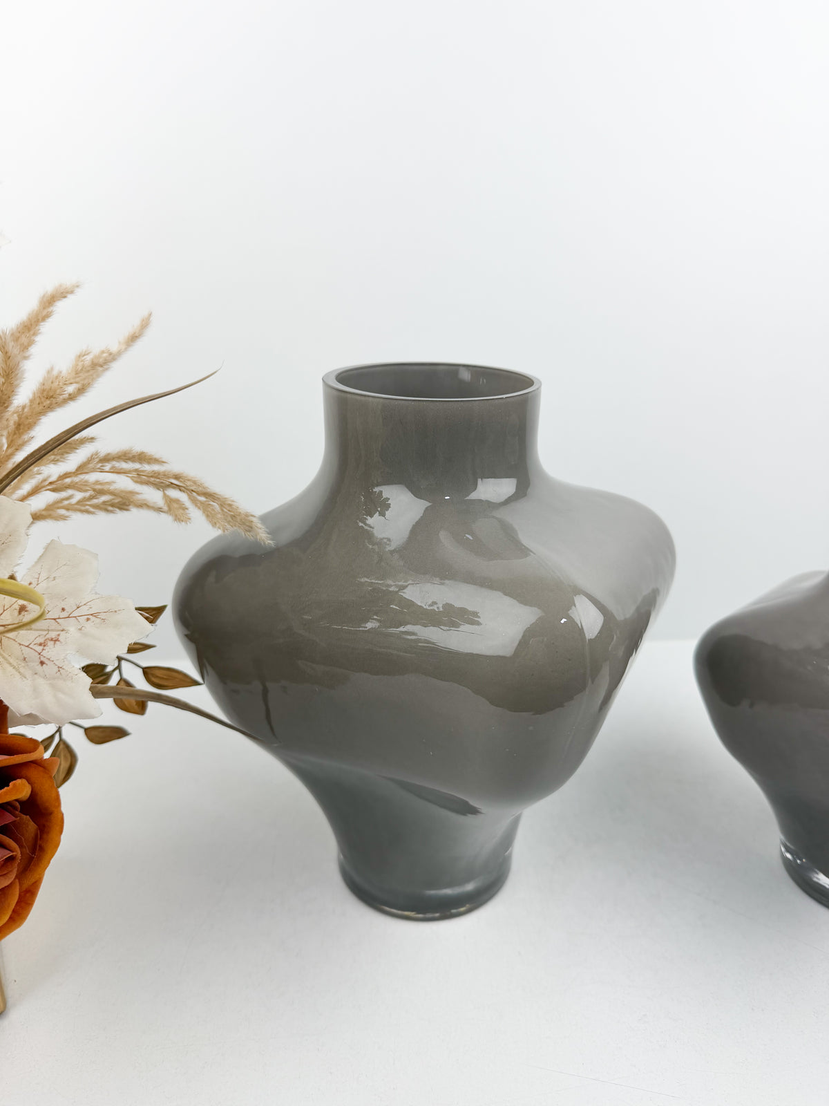 Duo de vases géométriques aux lignes épurées et modernes