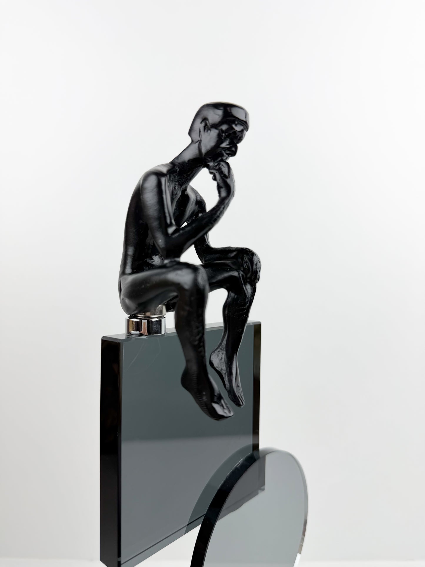 Sculpture contemporaine d'inspiration architecturale