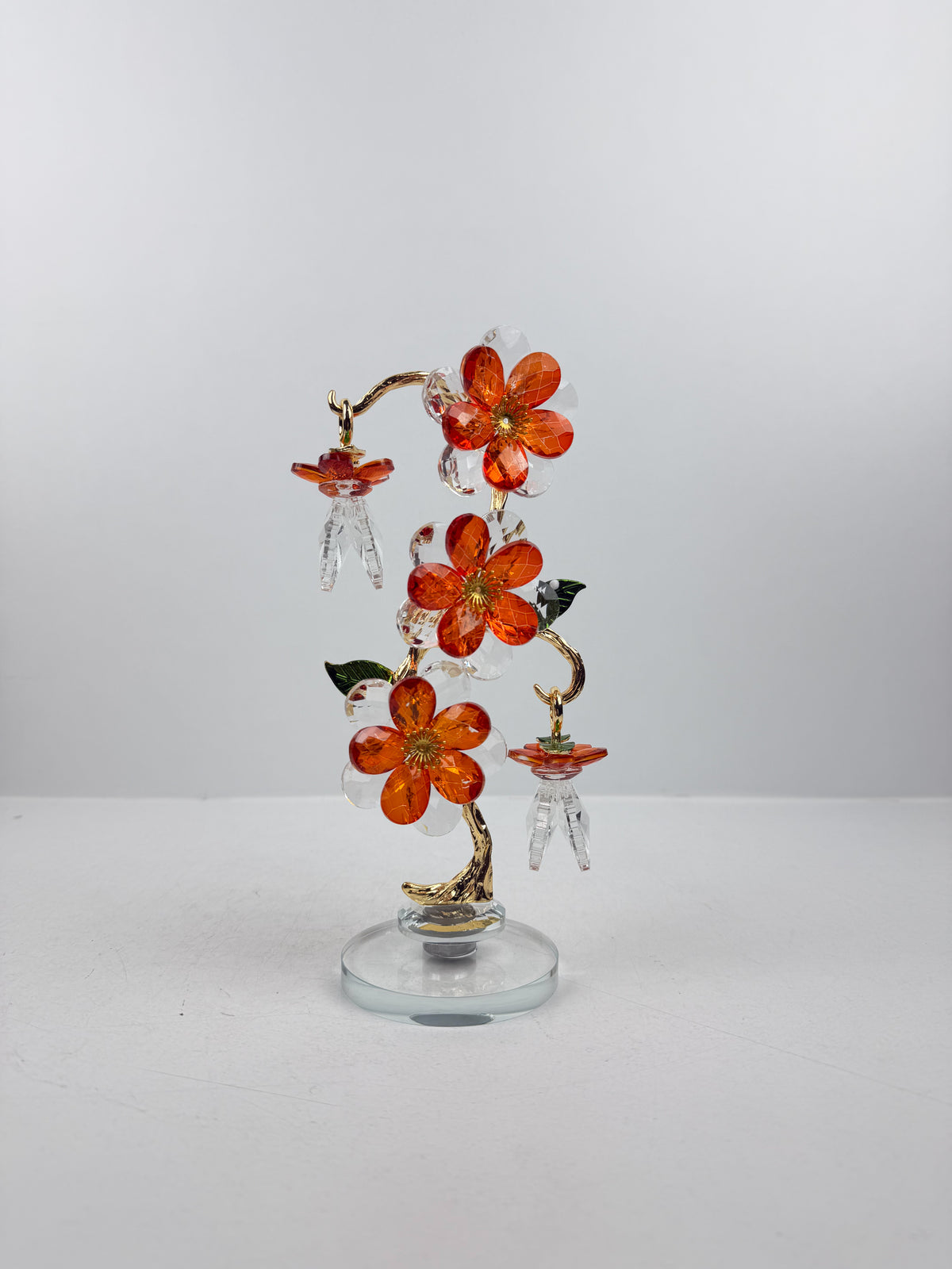 Fleur décorative en cristal en finition dorée et orange élégante.