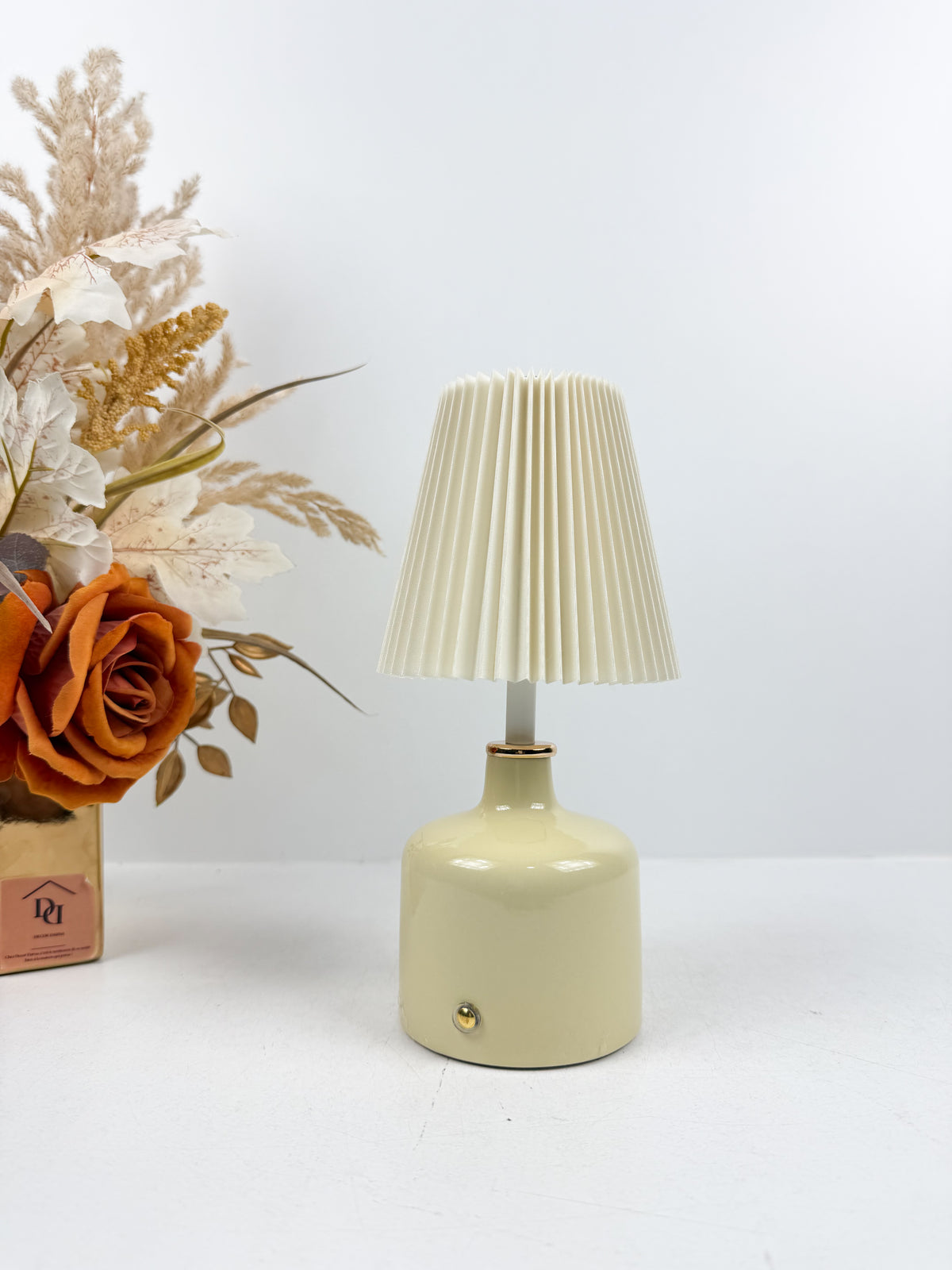 Lampe à poser sans fil rechargeable de pied céramique élégant.