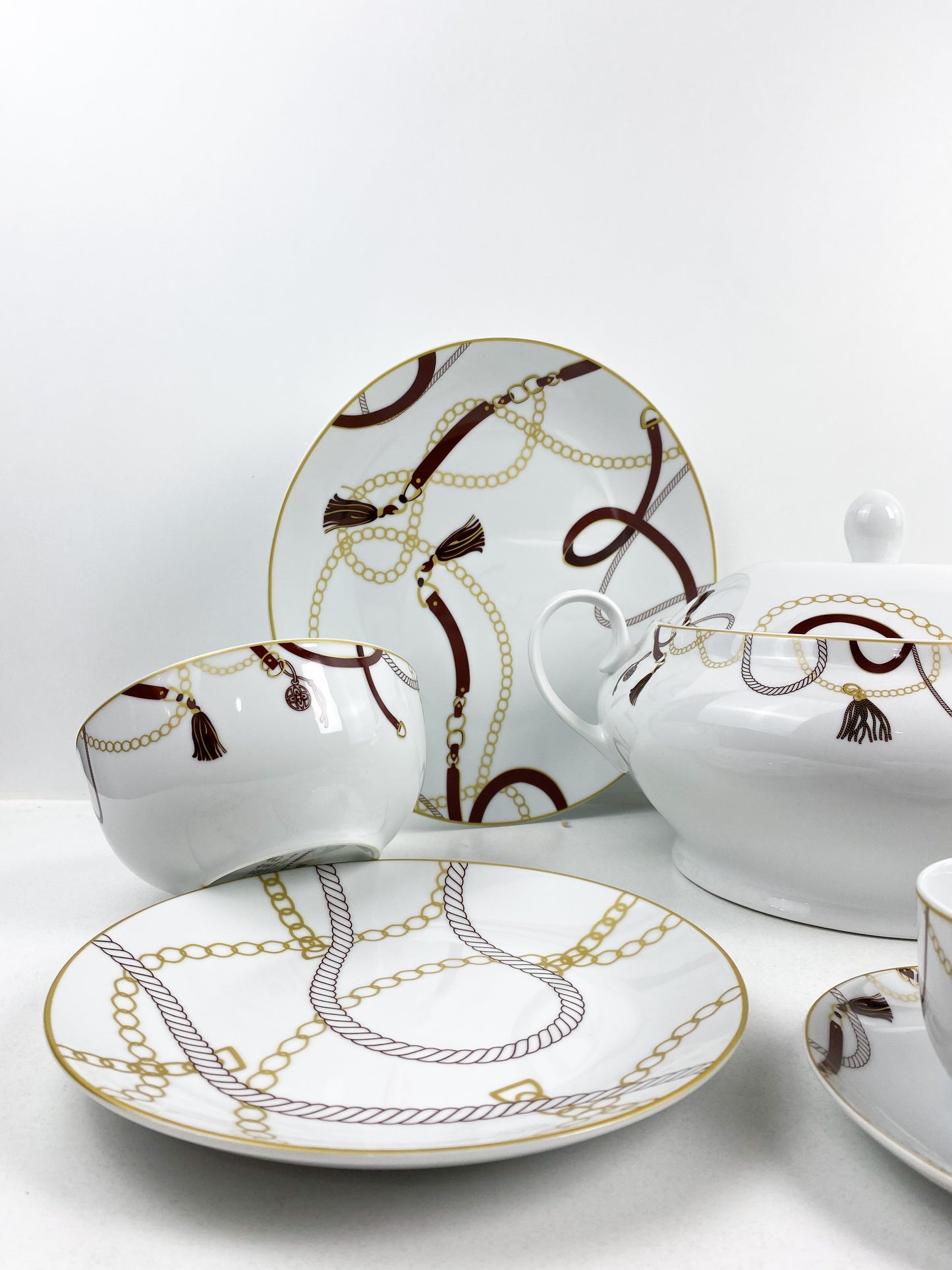 Service de table arabesque royal du luxe -38 pièces