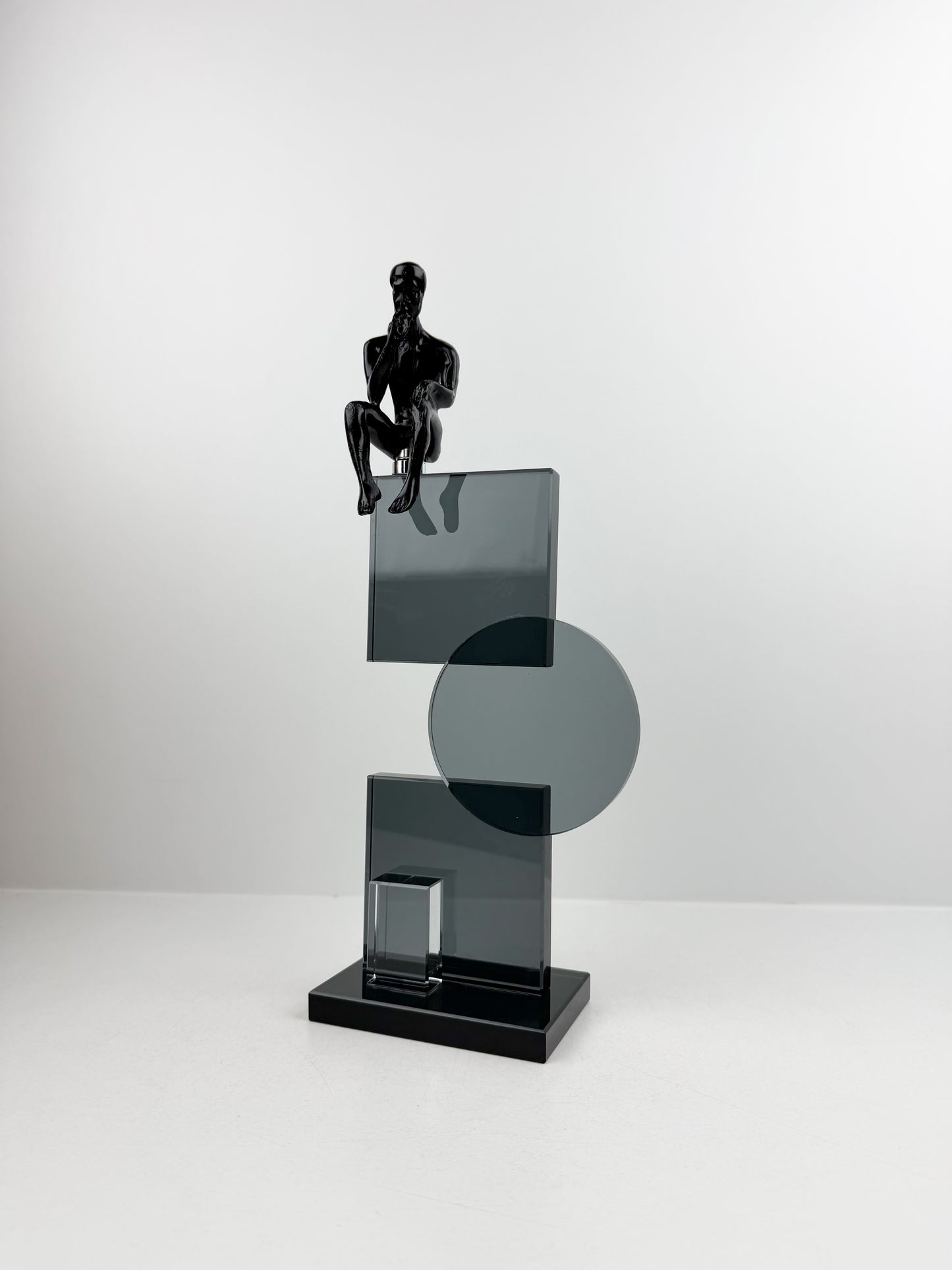 Sculpture contemporaine d'inspiration architecturale
