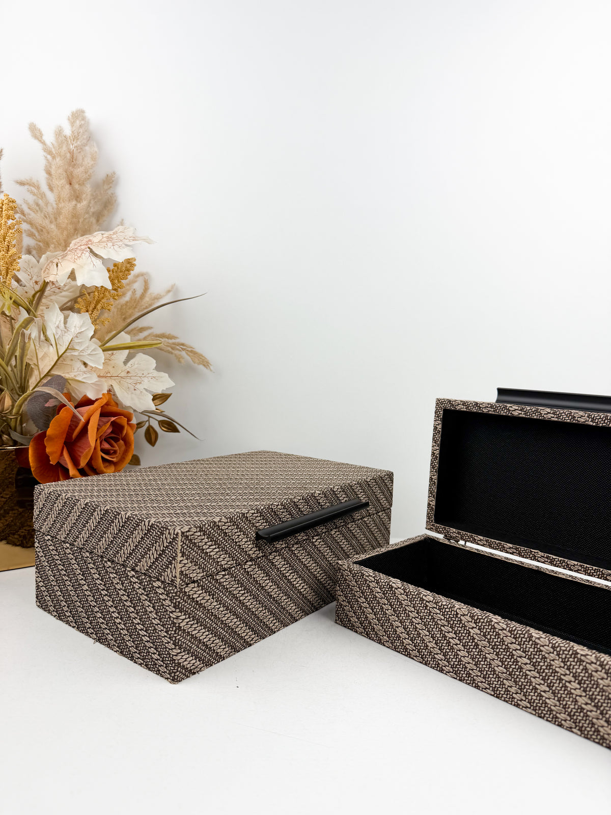 Deux Boîtes de rangement décoratives haut de gamme.