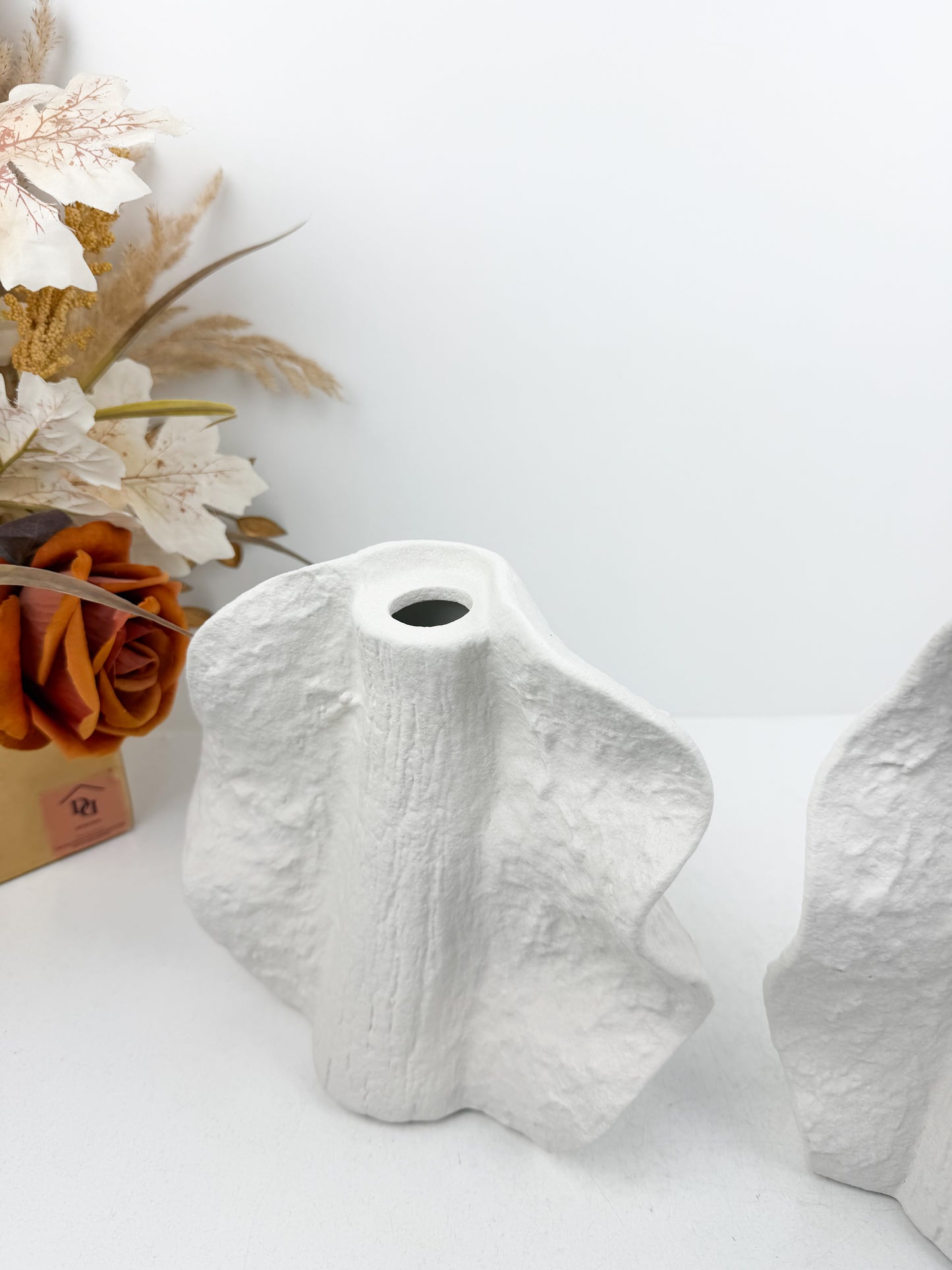 Duo de vases blanc sculptural pour sublimer vos fleurs séchées