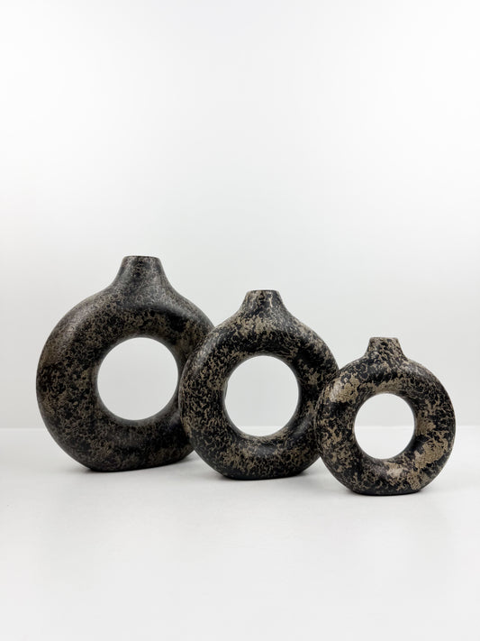 Ensemble de trois vases en céramique élégants noir