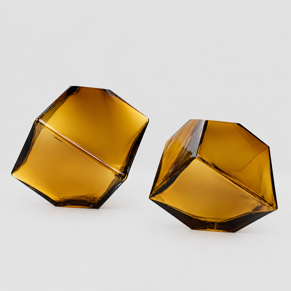 Duo de vases Décoratifs géométriques marron ambré.