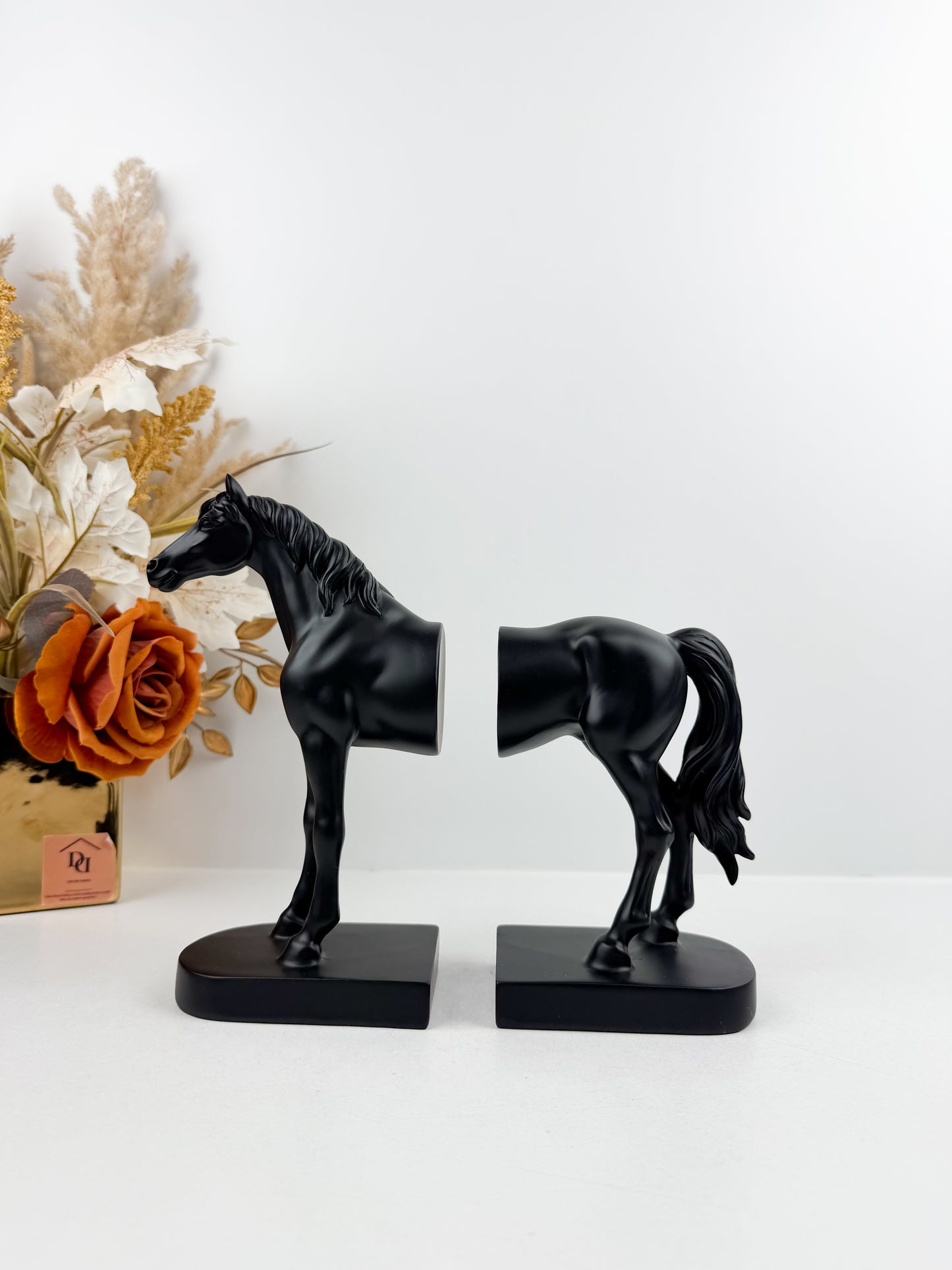 Serre livres Cheval décoratif en résine élégant et intemporel.