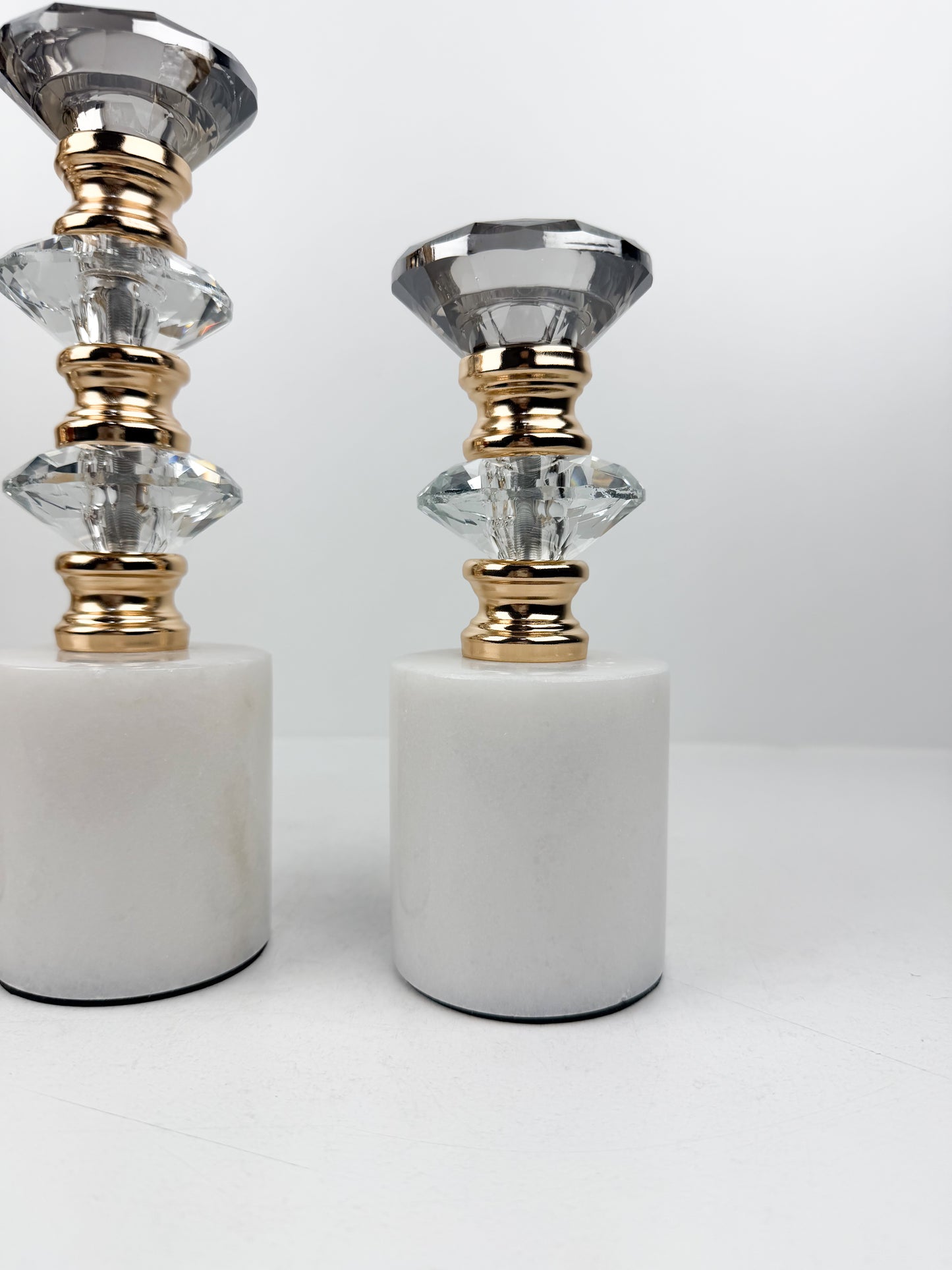 Ensemble de trois bougeoirs décoratifs alliant élégance et sophistication en cristal