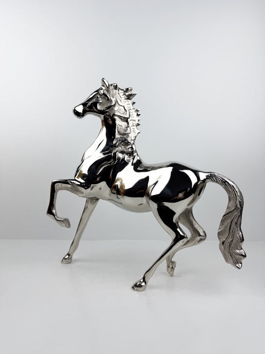 Sculpture décorative de cheval en laiton massif avec sa finition argenté brillante