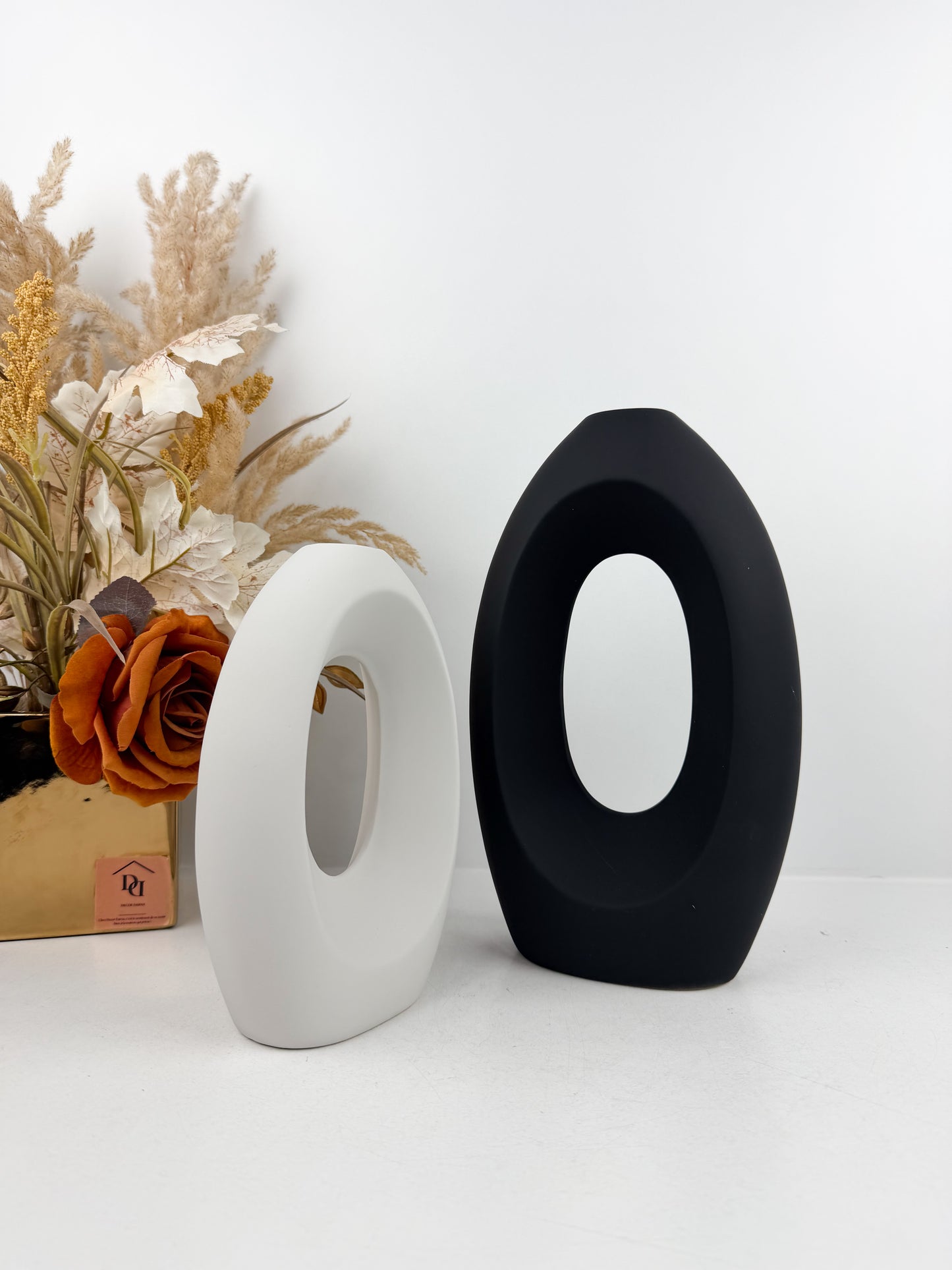 Duo de vases noir et blanc aux finitions mates en céramique