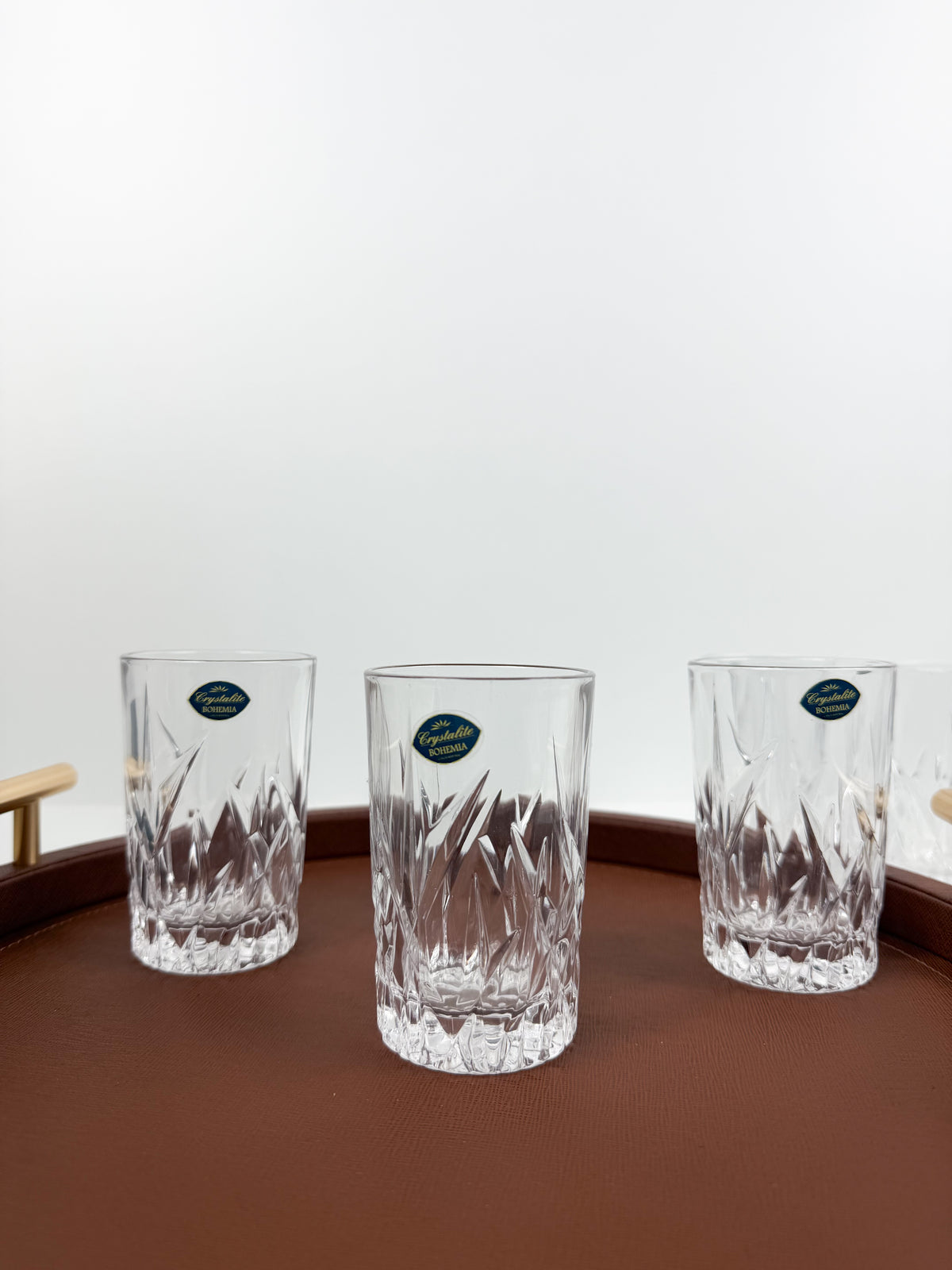 Service de six verres à thé transparents en cristal de haute qualité.
