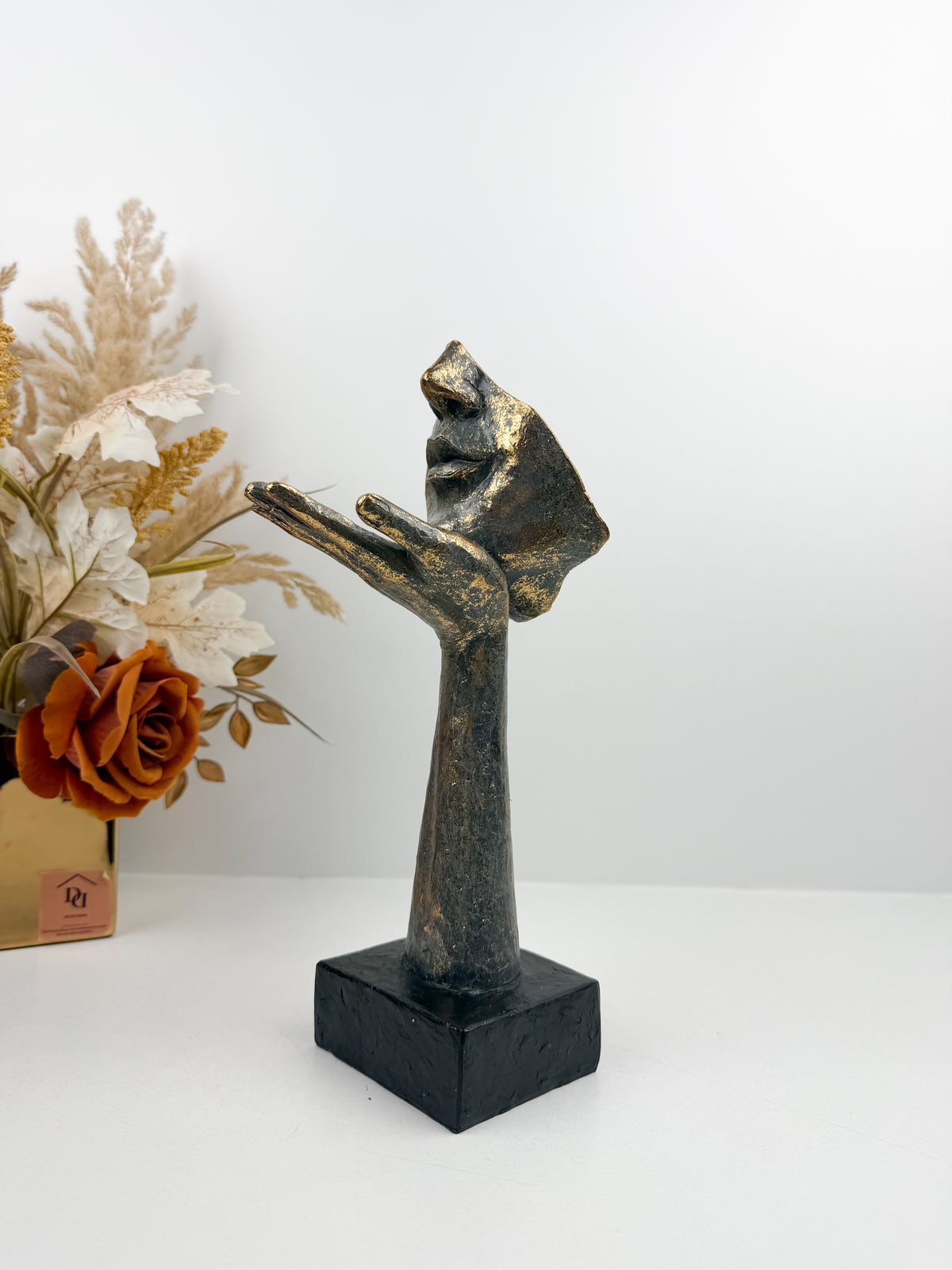 Statuette décorative Sculpturale d'inspiration artistique contemporaine.