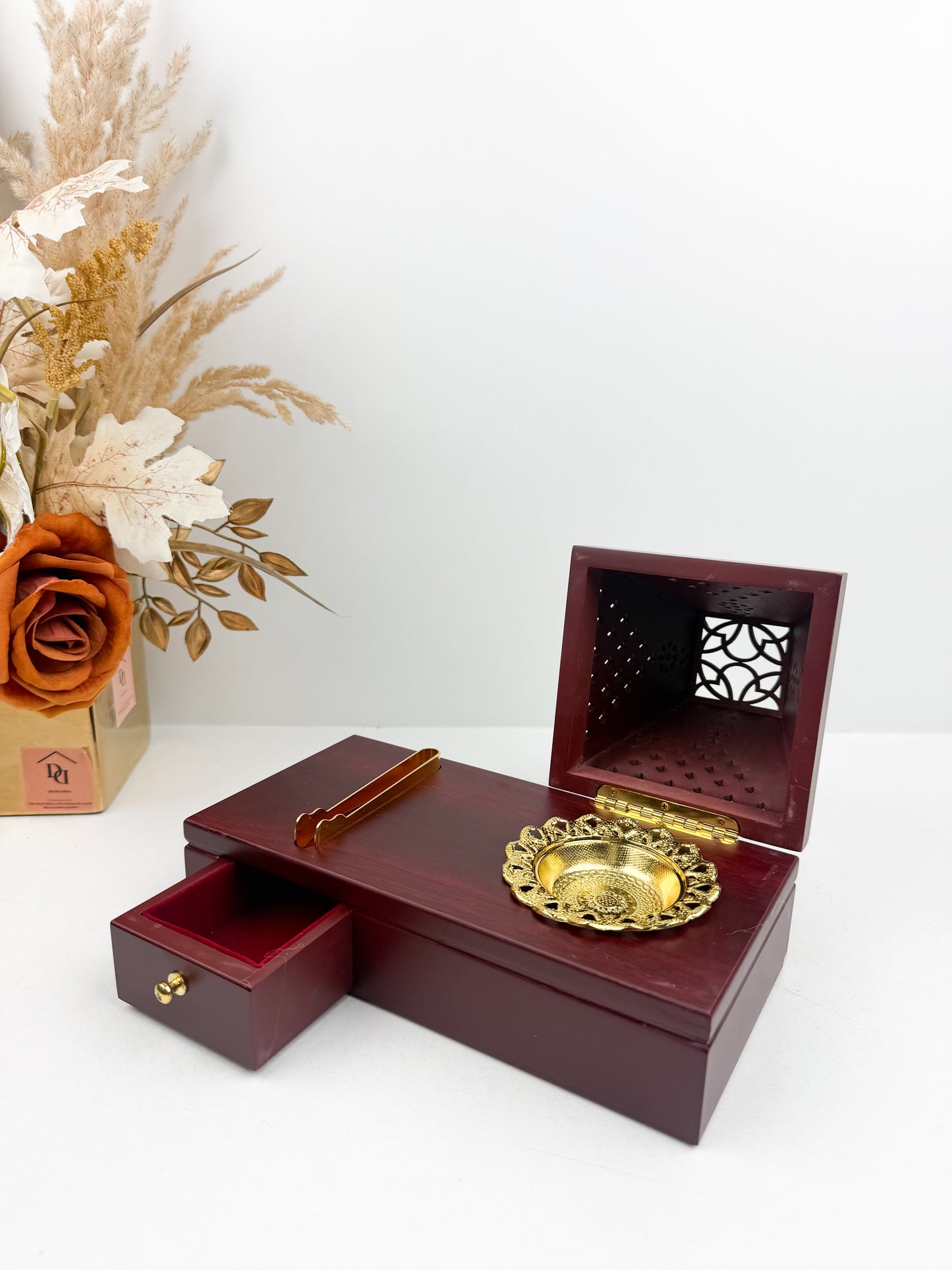 Brûleur d'encens en bois de style traditionnel rouge