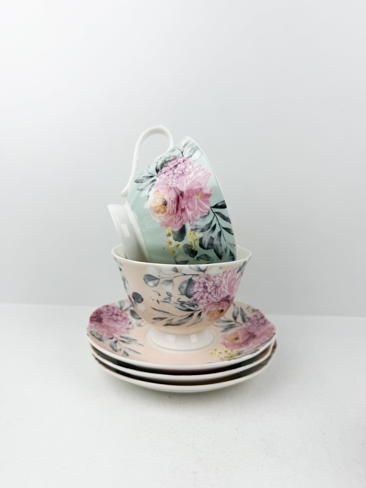 Service de six tasses et six sous-tasses à café au lait en porcelaine de luxe floral