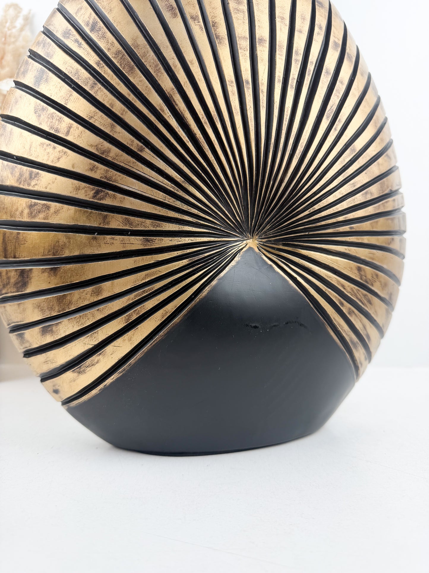Vase décoratif en résine d'intérieur au design moderne et élégant