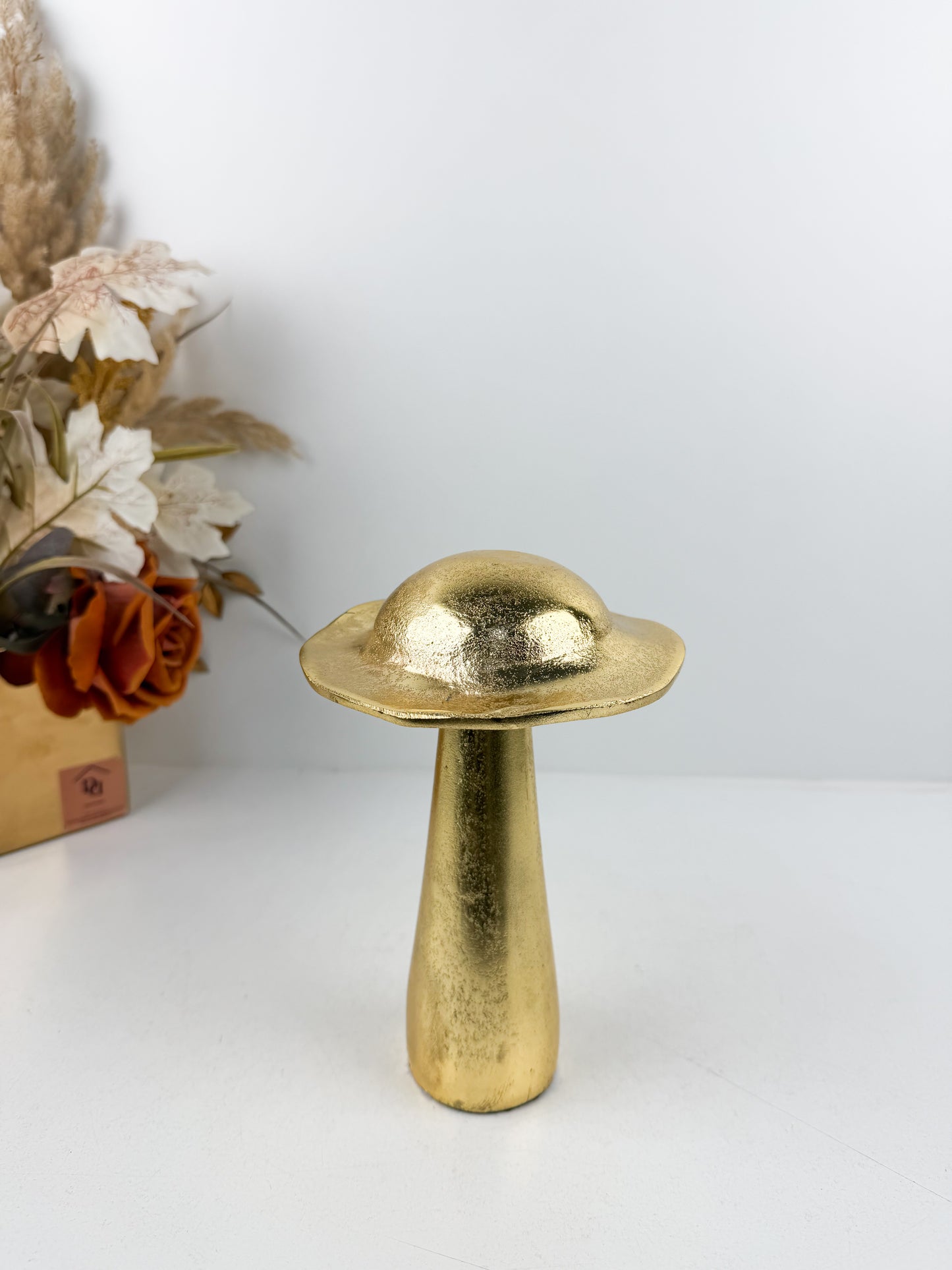 Sculpture décorative en forme de champignon doré en métal