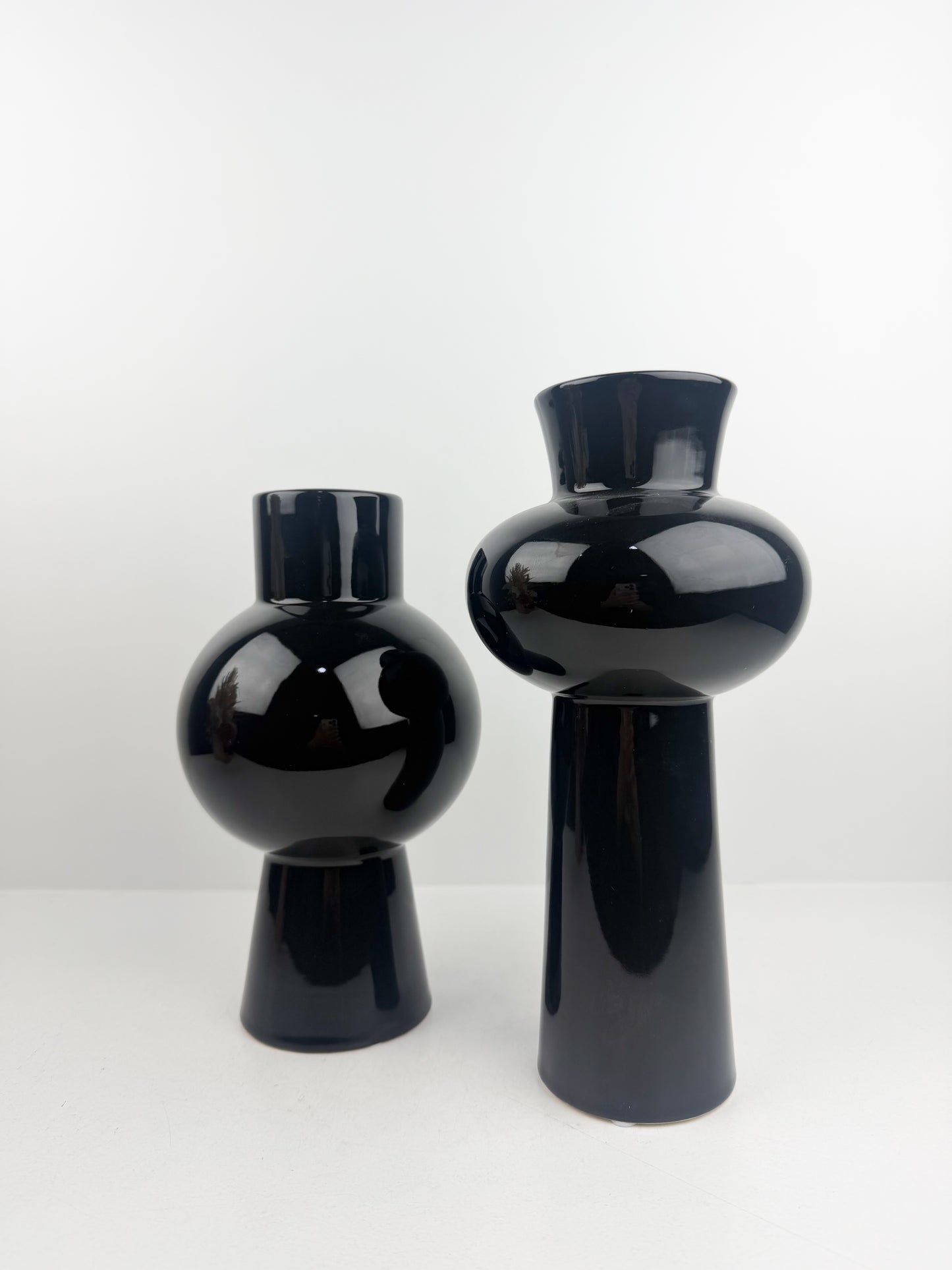 Duo vase en céramique noire au design résolument moderne