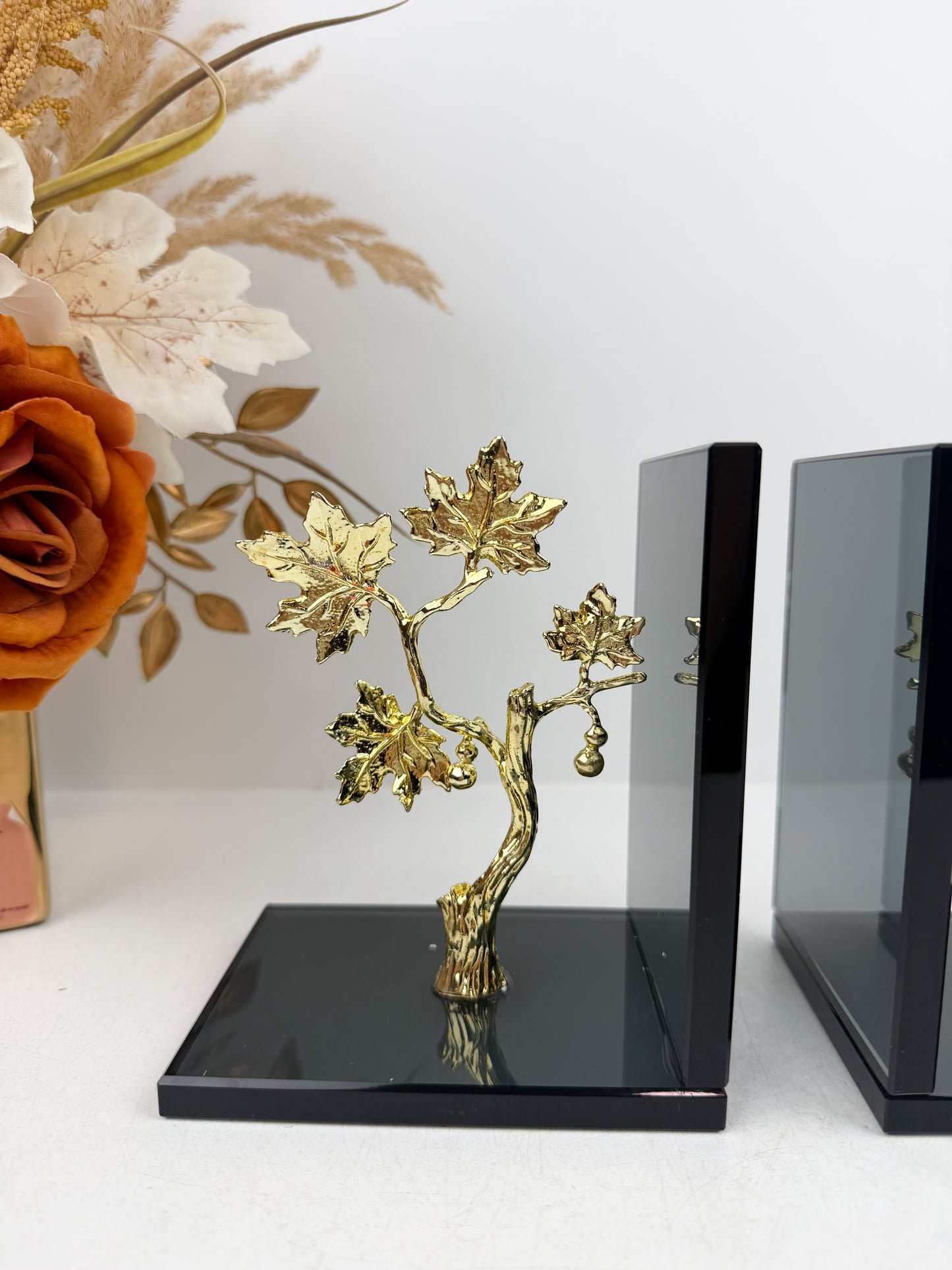 Serre-livre orné d'un motif arbre doré